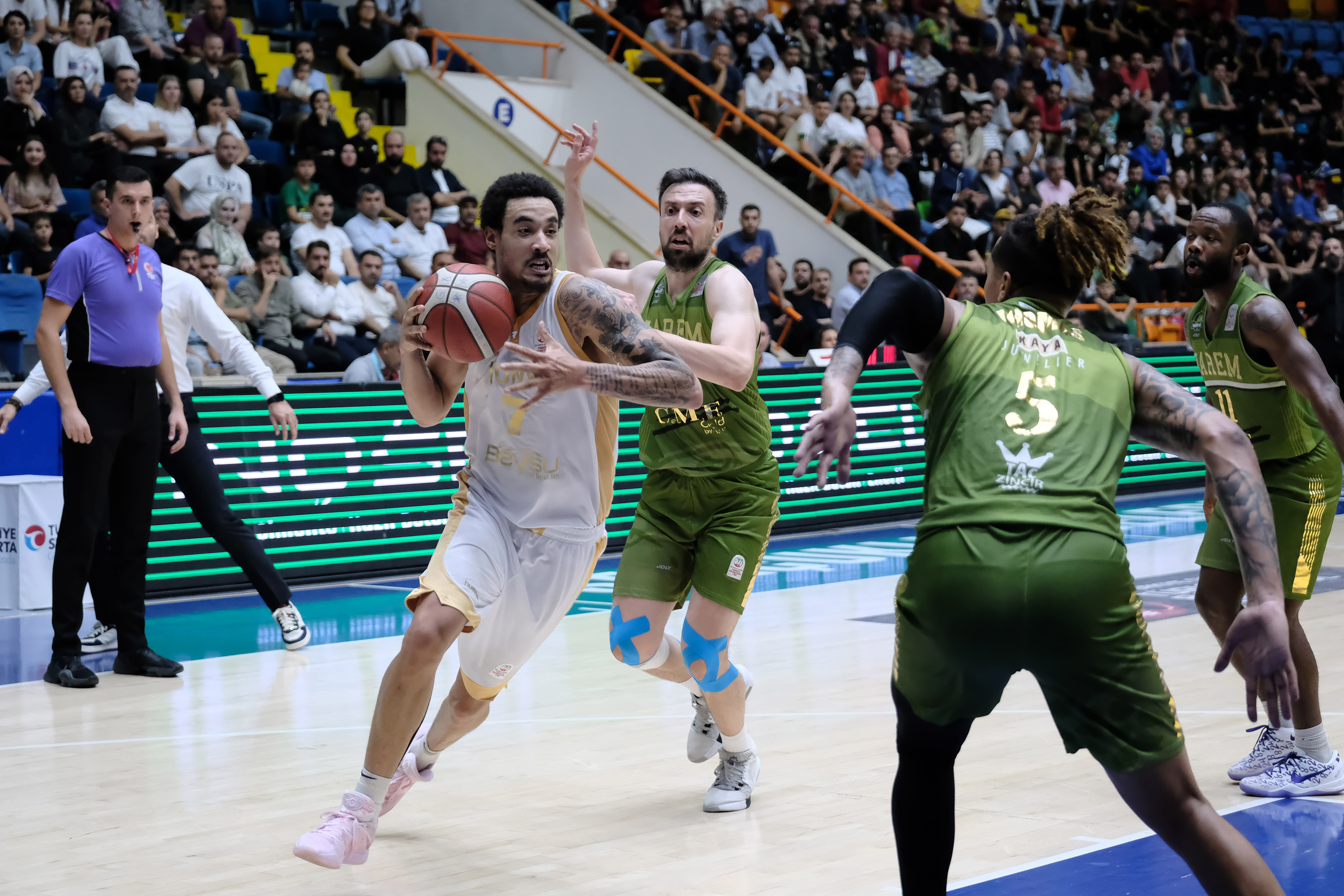 KONYA BÜYÜKŞEHİR BELEDİYESPOR’UN EVİNDE BİLEĞİ BÜKÜLMÜYOR