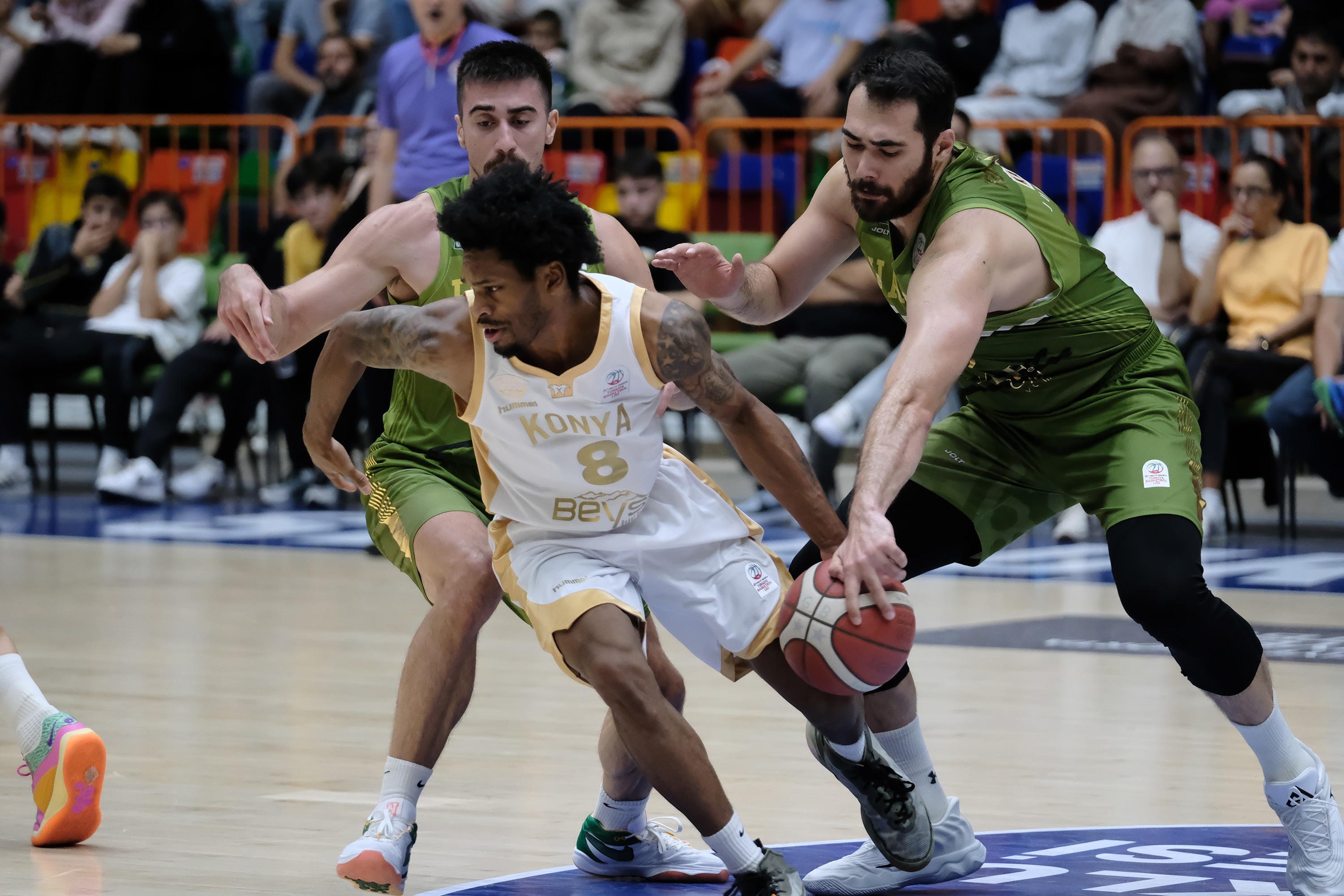 KONYA BÜYÜKŞEHİR BELEDİYESPOR’UN EVİNDE BİLEĞİ BÜKÜLMÜYOR