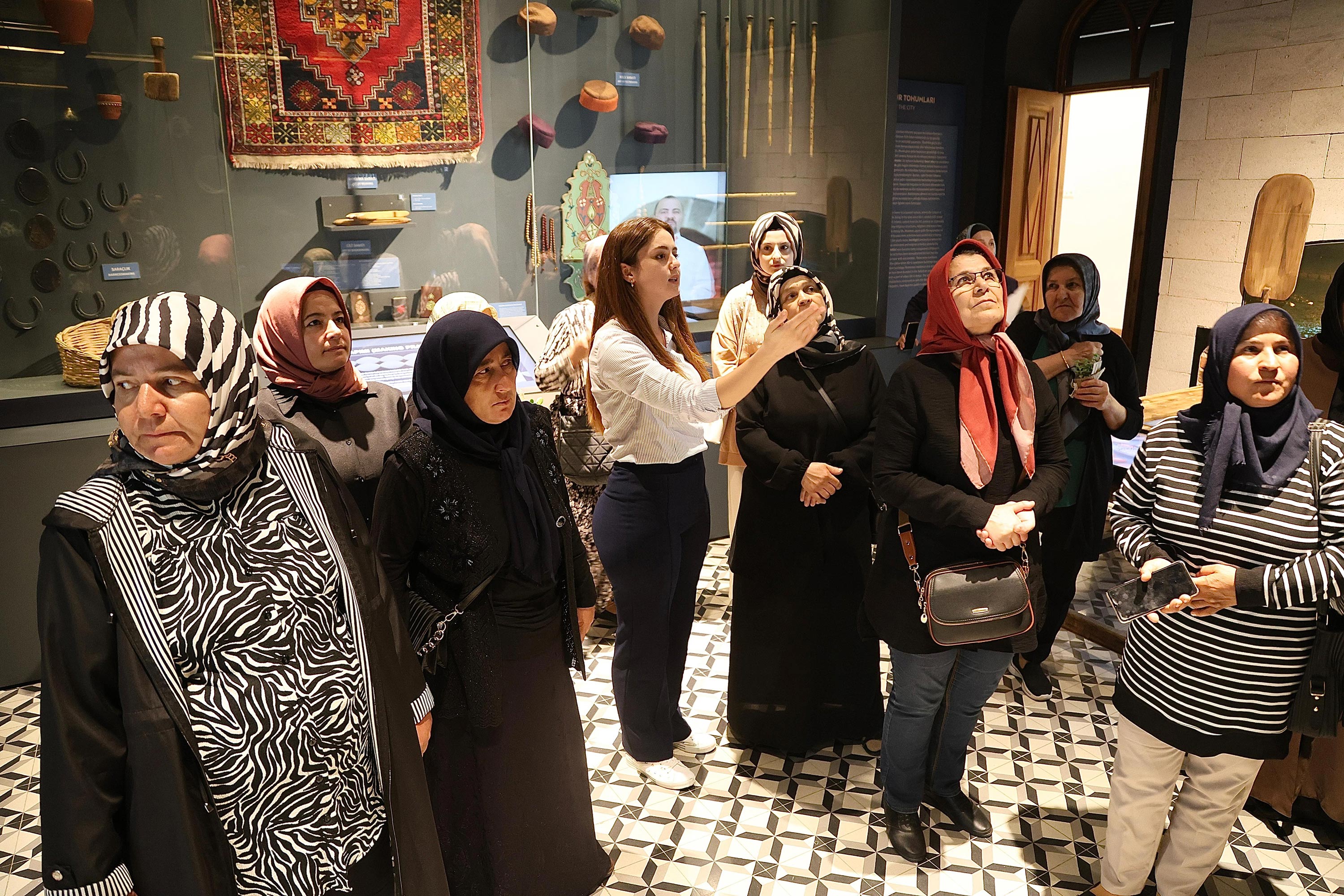 KONYA BÜYÜKŞEHİR “DÜNYA KADIN ÇİFTÇİLER GÜNÜ”NDE KADIN ÇİFTÇİLERİ BULUŞTURDU