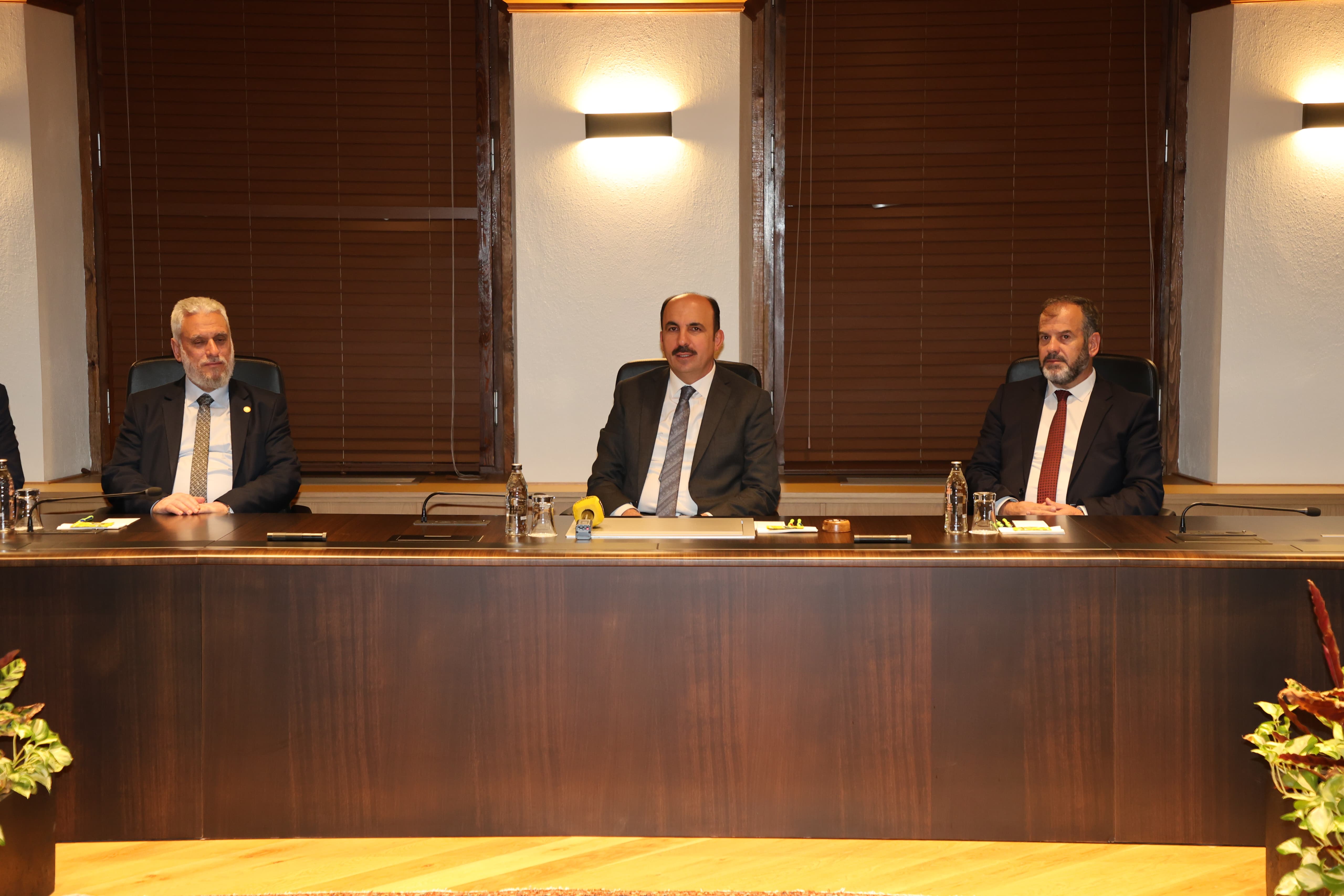 BULGARİSTAN MÜSLÜMANLARI BAŞMÜFTÜSÜ BAŞKAN ALTAY’I ZİYARET ETTİ