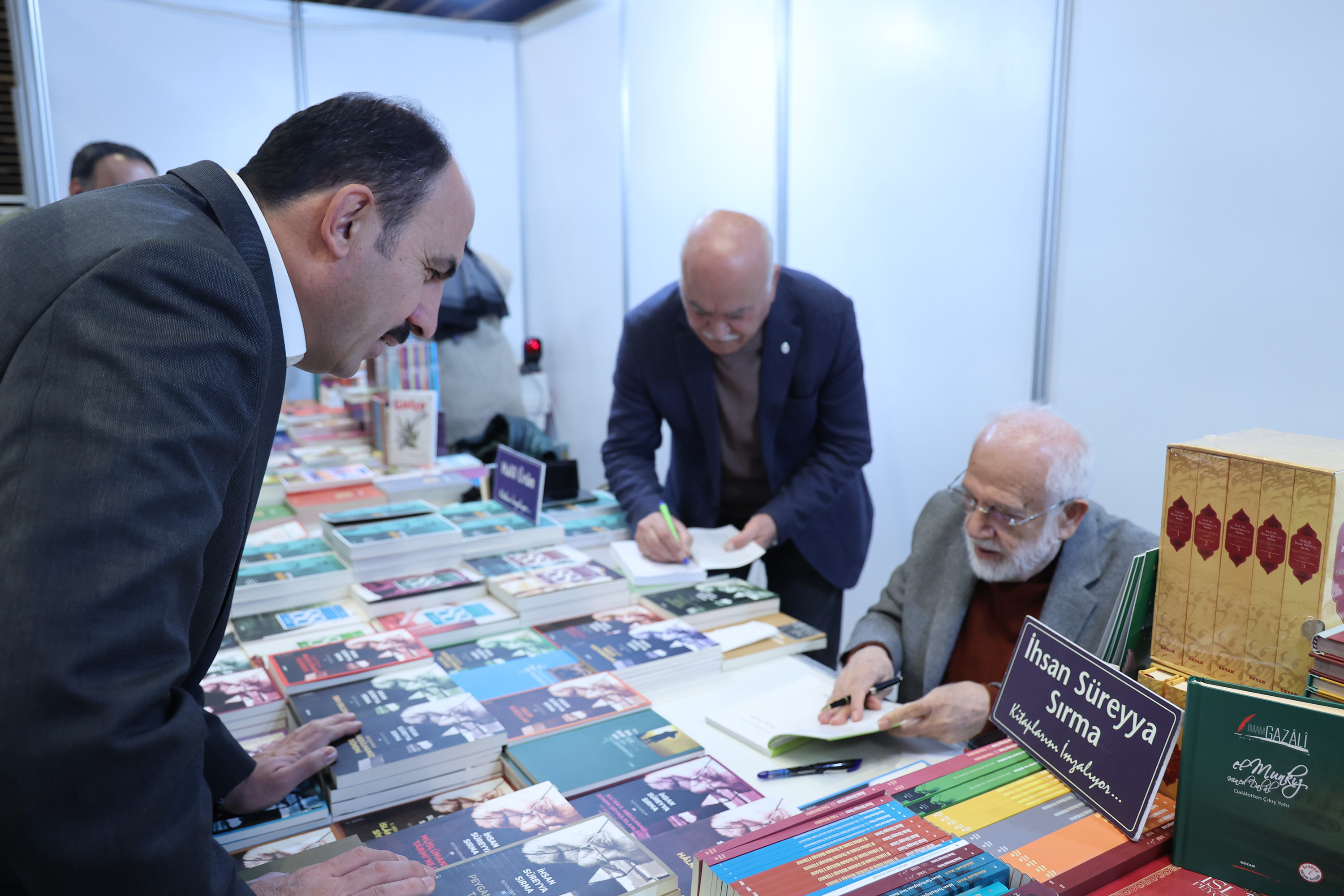 BAŞKAN ALTAY: “KONYA KİTAP GÜNLERİ BİR KÜLTÜR ŞÖLENİNE DÖNÜŞMÜŞ DURUMDA”