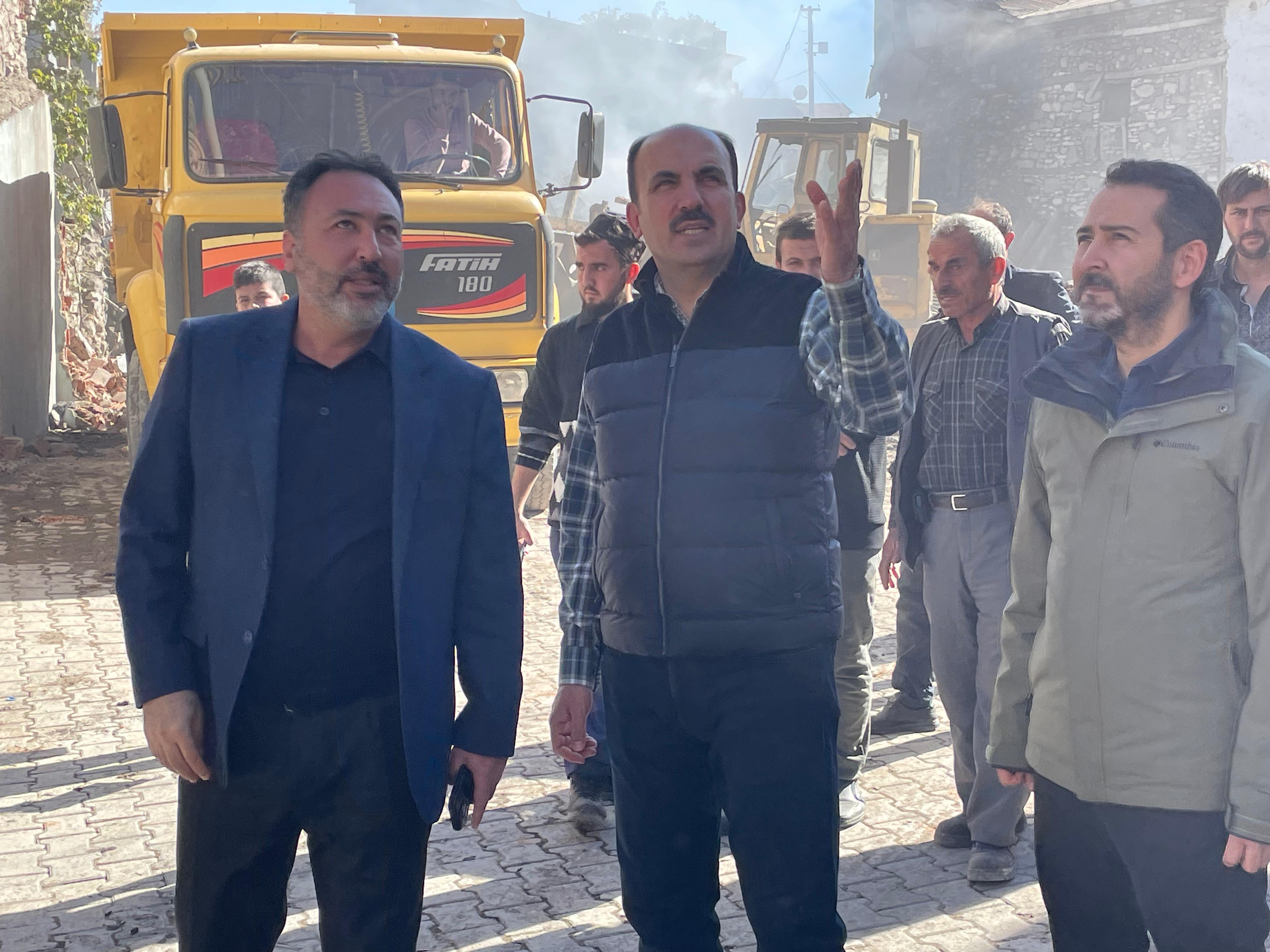 BAŞKAN ALTAY VE AK PARTİ KONYA MİLLETVEKİLİ ÖZER,  DOĞANBEY’DE ÇIKAN YANGIN SONRASI BÖLGEYİ ZİYARET ETTİ