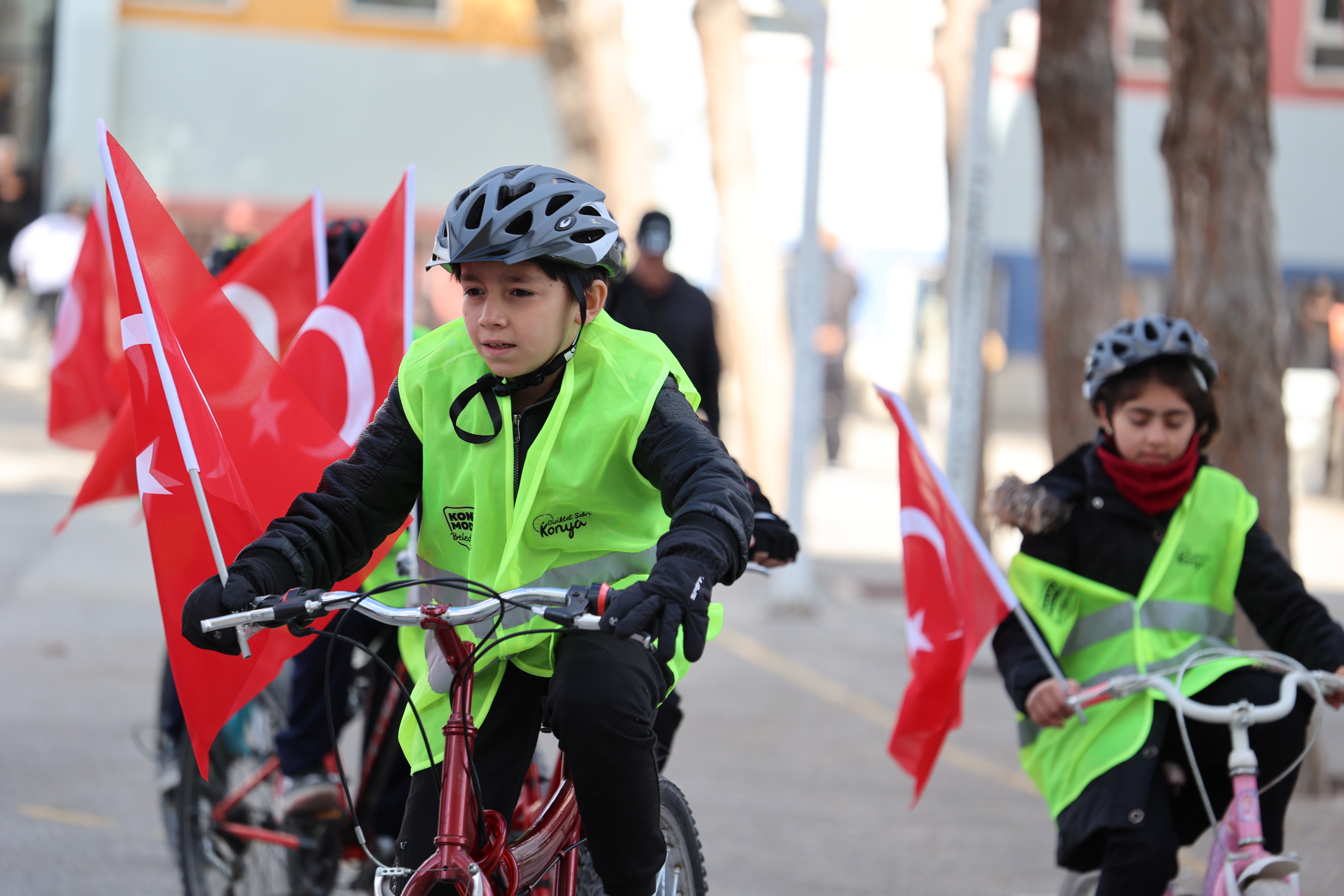 KONYA BÜYÜKŞEHİR’İN “GÜVENLİ OKUL YOLLARI PROJESİ”NDE 29 EKİM COŞKUSU