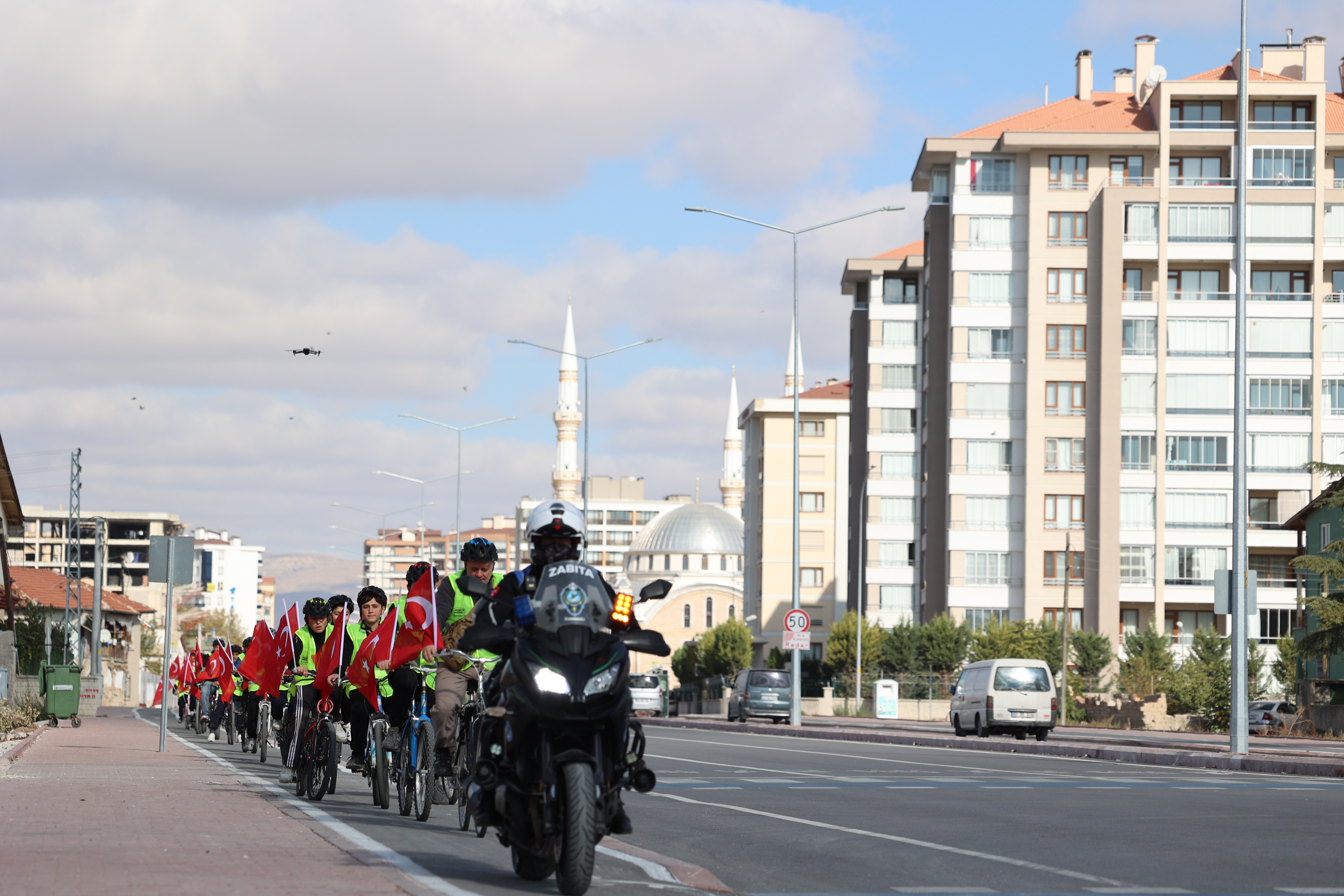 KONYA BÜYÜKŞEHİR’İN “GÜVENLİ OKUL YOLLARI PROJESİ”NDE 29 EKİM COŞKUSU