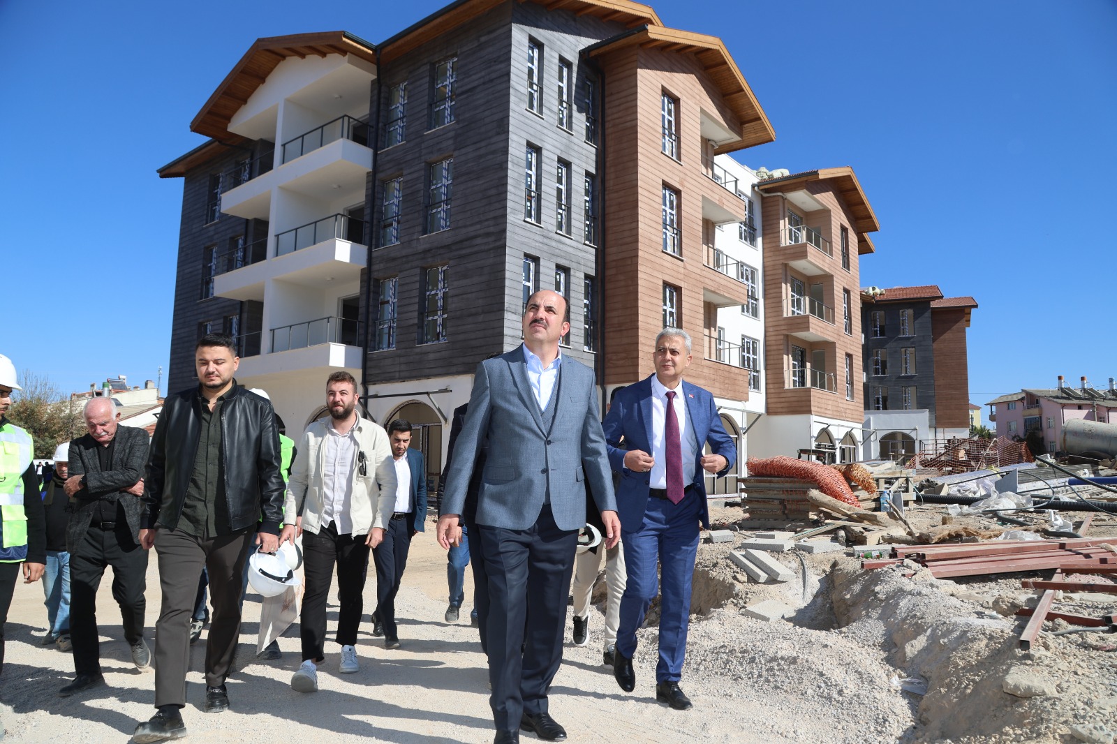 BAŞKAN ALTAY KADINHANI İLÇE MERKEZİNDEKİ KENTSEL DÖNÜŞÜM ÇALIŞMALARINI İNCELEDİ