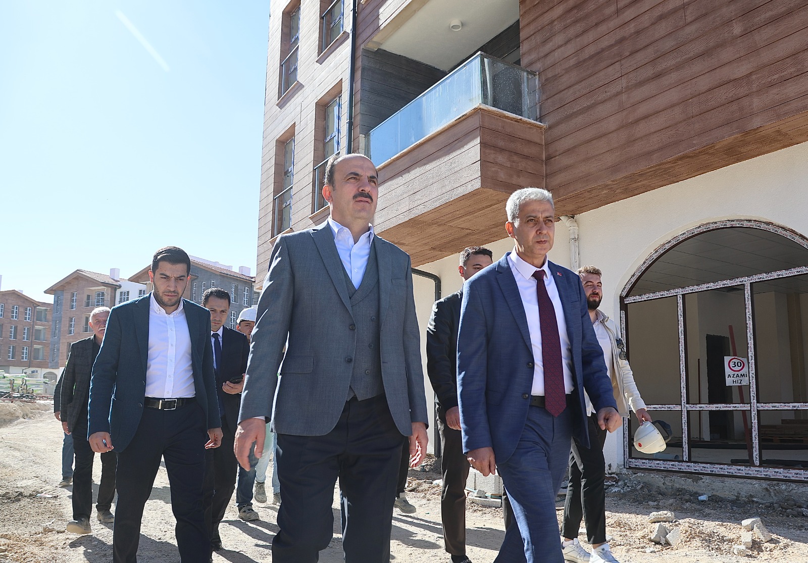 BAŞKAN ALTAY KADINHANI İLÇE MERKEZİNDEKİ KENTSEL DÖNÜŞÜM ÇALIŞMALARINI İNCELEDİ