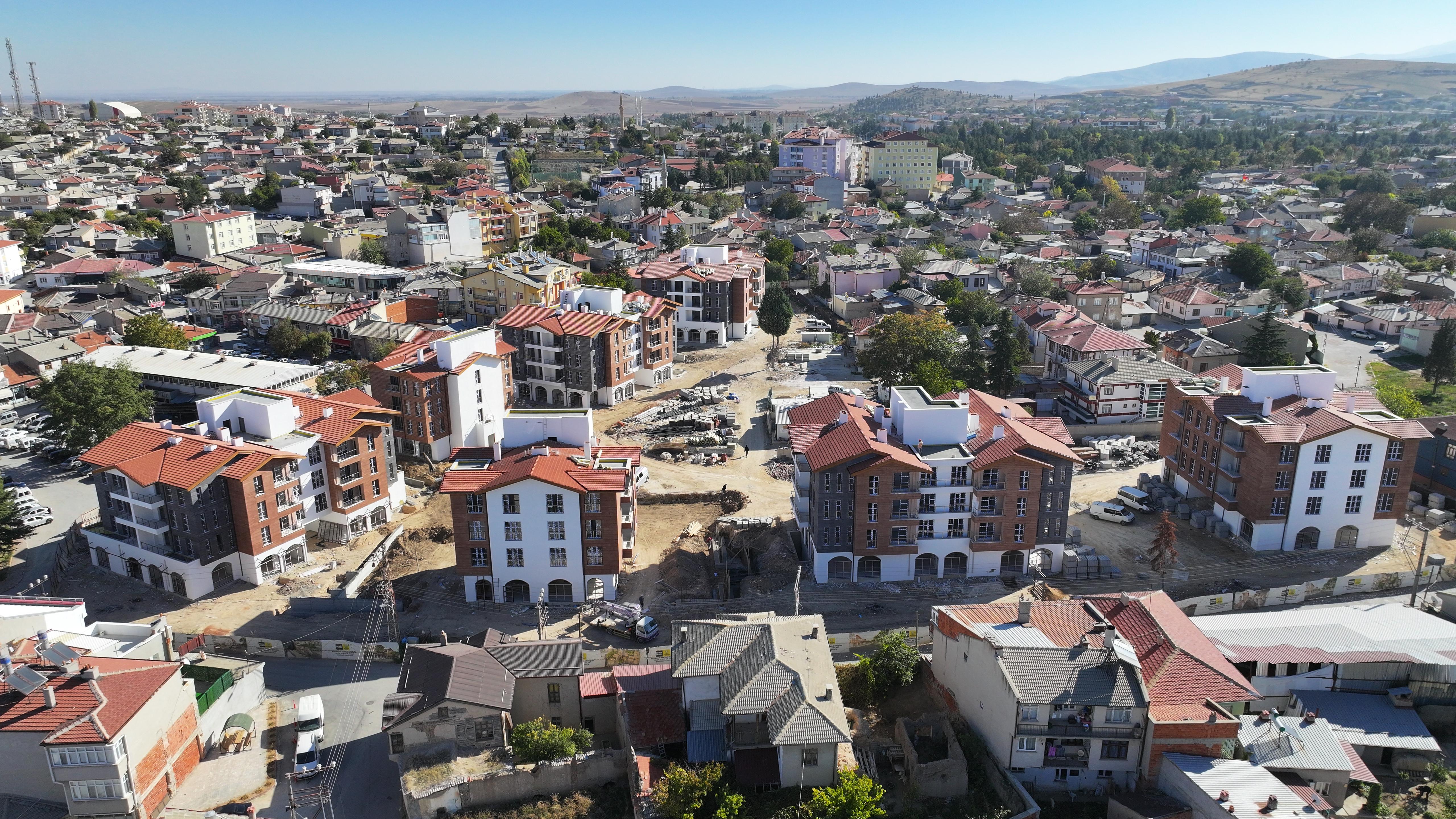 BAŞKAN ALTAY KADINHANI İLÇE MERKEZİNDEKİ KENTSEL DÖNÜŞÜM ÇALIŞMALARINI İNCELEDİ