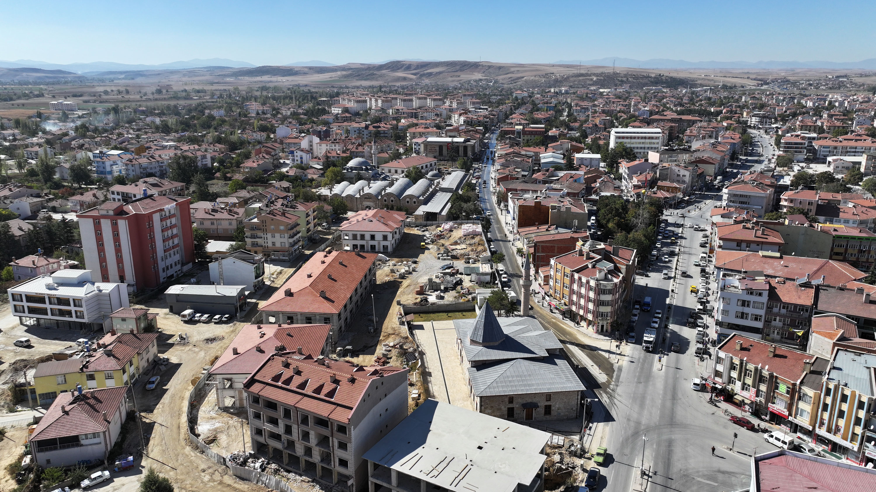 ILGIN OSMANLI KENT MEYDANI DÖNÜŞÜMÜ PROJESİ HIZLA İLERLİYOR