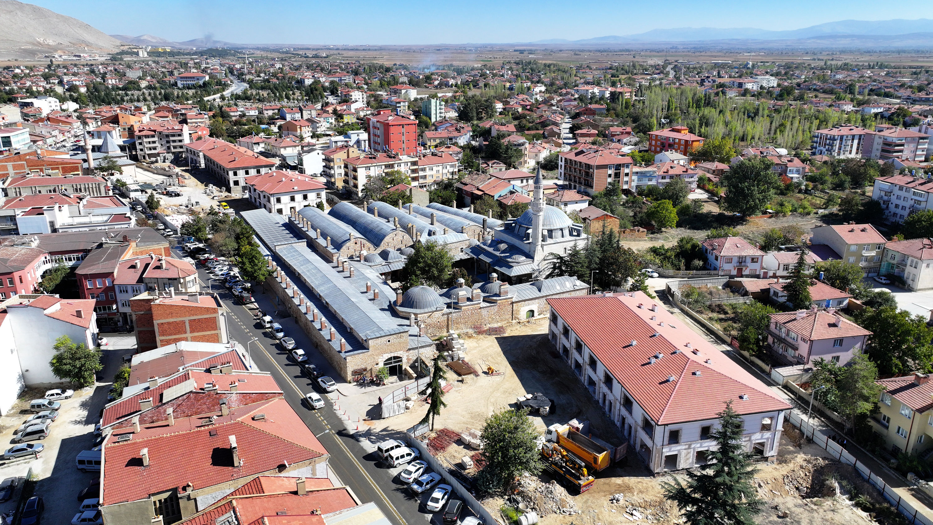 ILGIN OSMANLI KENT MEYDANI DÖNÜŞÜMÜ PROJESİ HIZLA İLERLİYOR