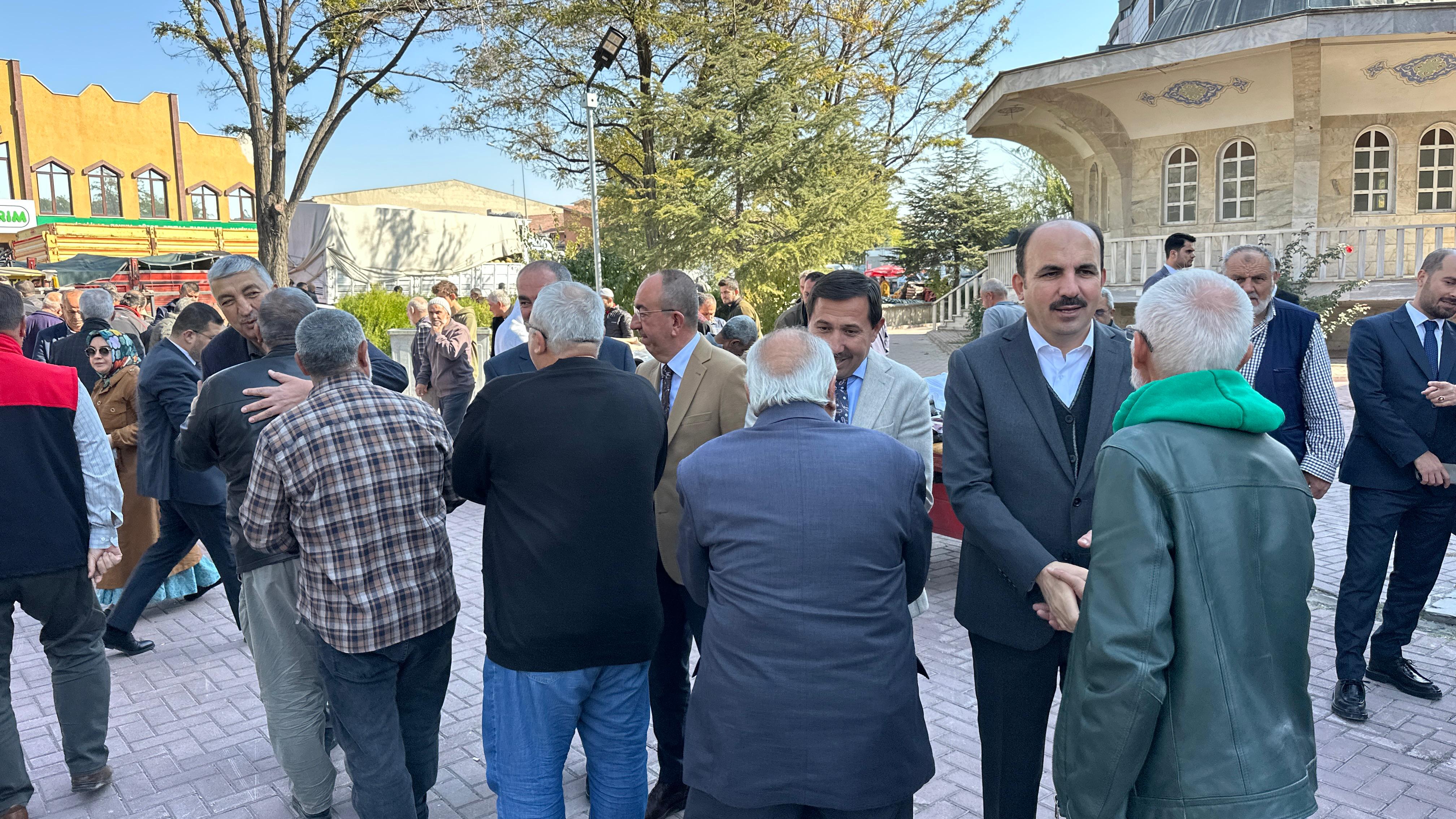 BAŞKAN ALTAY BÜYÜK BUĞDAY PAZARI CAMİİ’NDE ESNAFLA VE VATANDAŞLARLA BULUŞTU