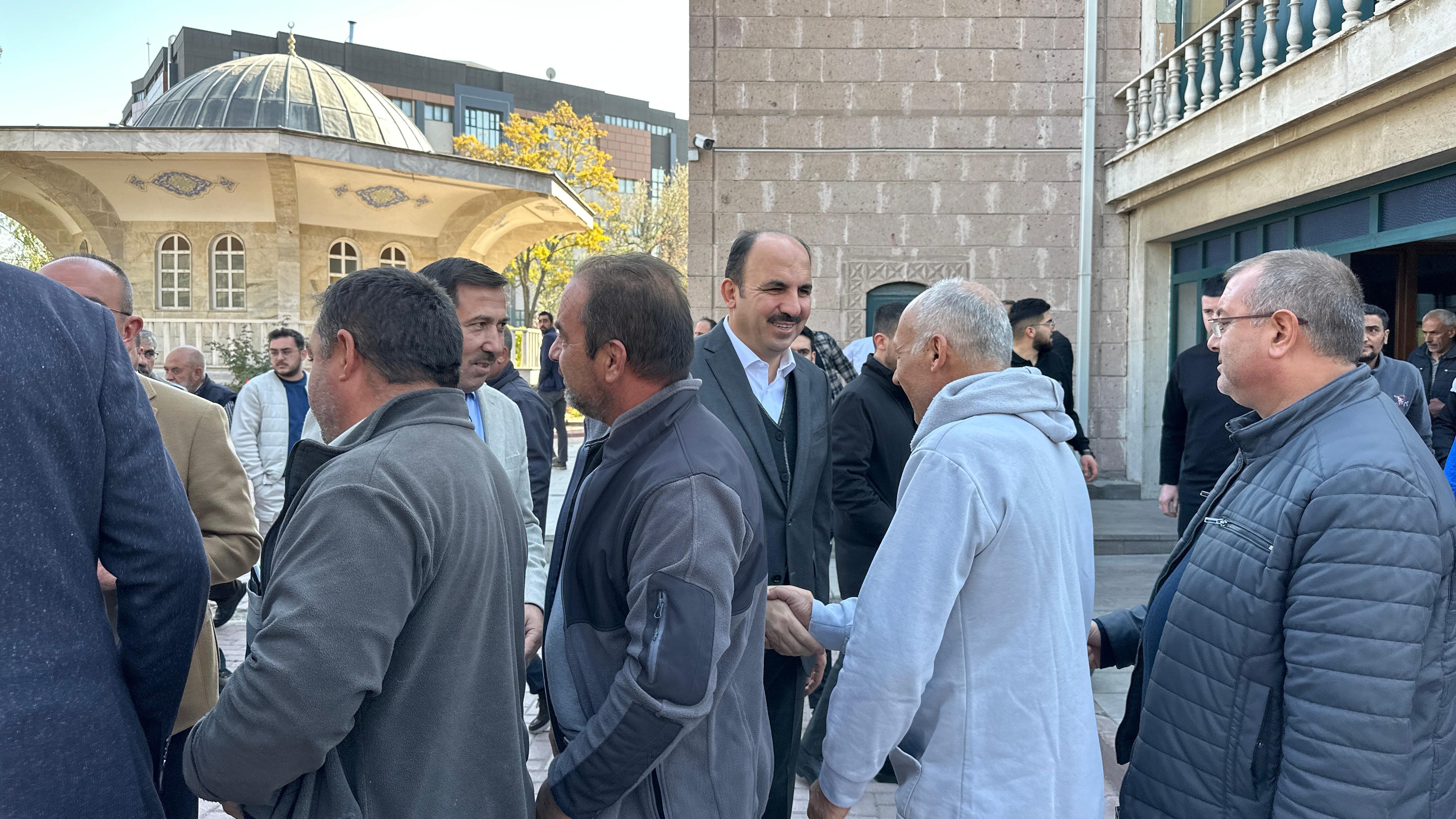 BAŞKAN ALTAY BÜYÜK BUĞDAY PAZARI CAMİİ’NDE ESNAFLA VE VATANDAŞLARLA BULUŞTU