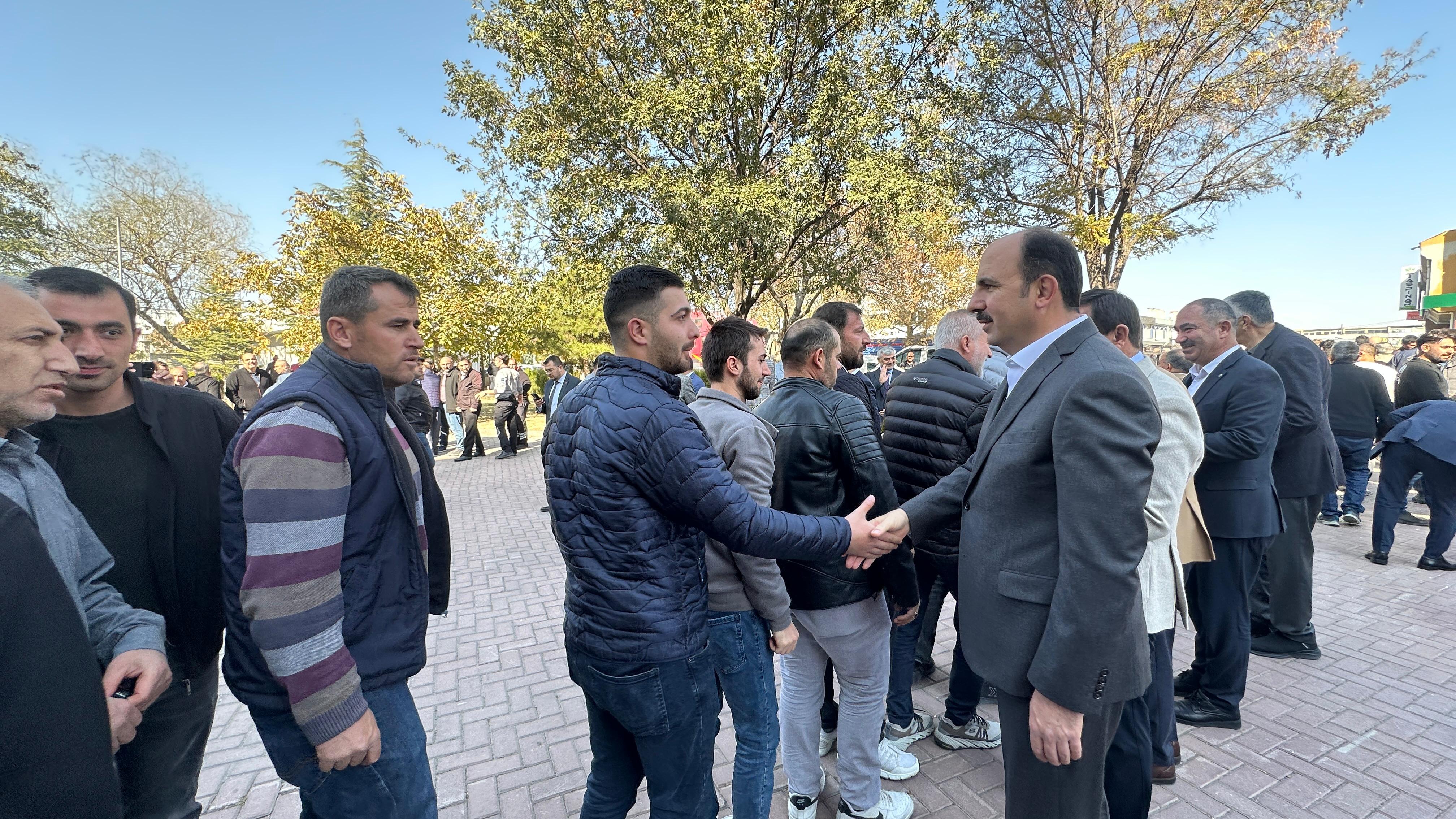 BAŞKAN ALTAY BÜYÜK BUĞDAY PAZARI CAMİİ’NDE ESNAFLA VE VATANDAŞLARLA BULUŞTU