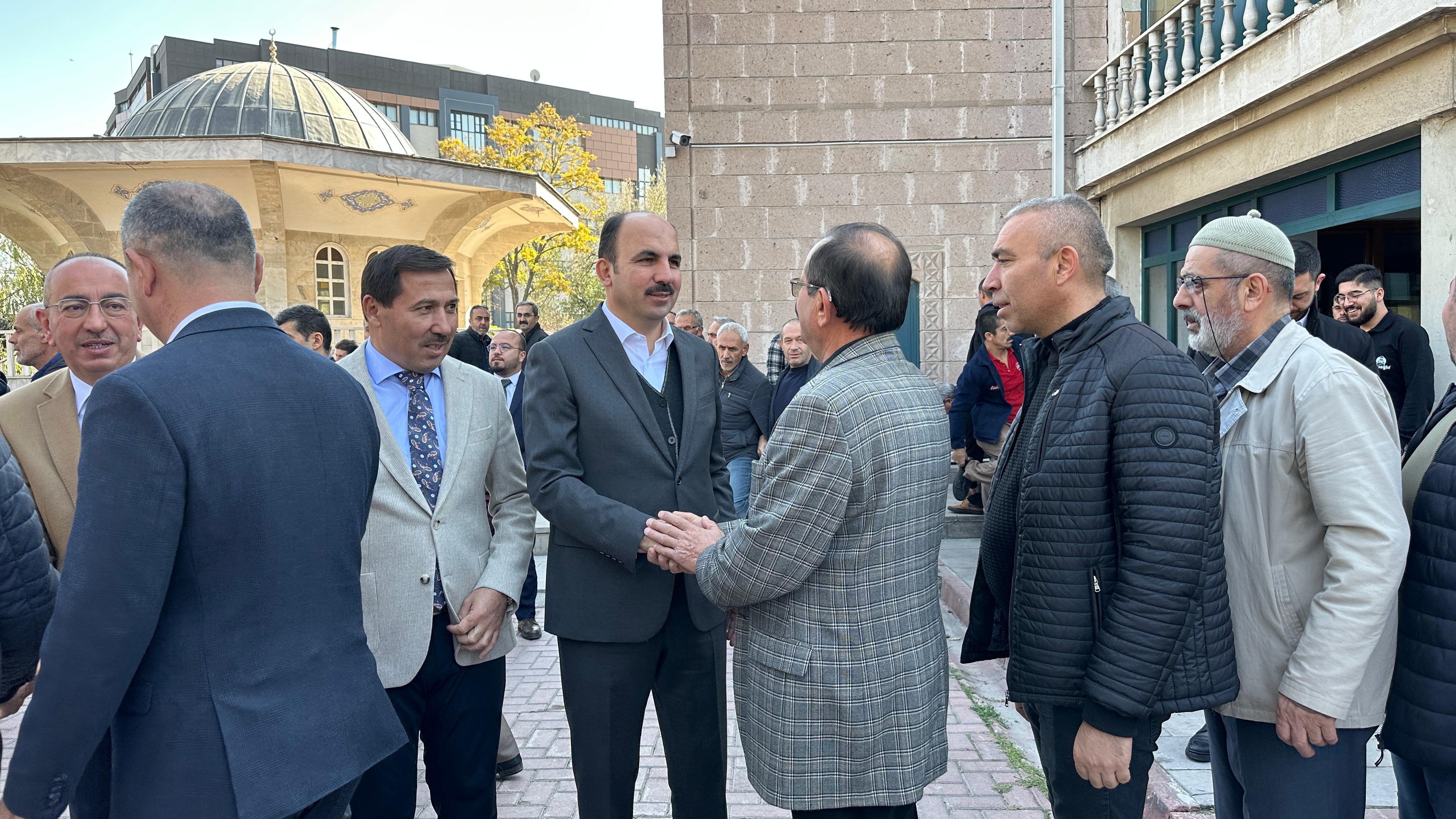 BAŞKAN ALTAY BÜYÜK BUĞDAY PAZARI CAMİİ’NDE ESNAFLA VE VATANDAŞLARLA BULUŞTU