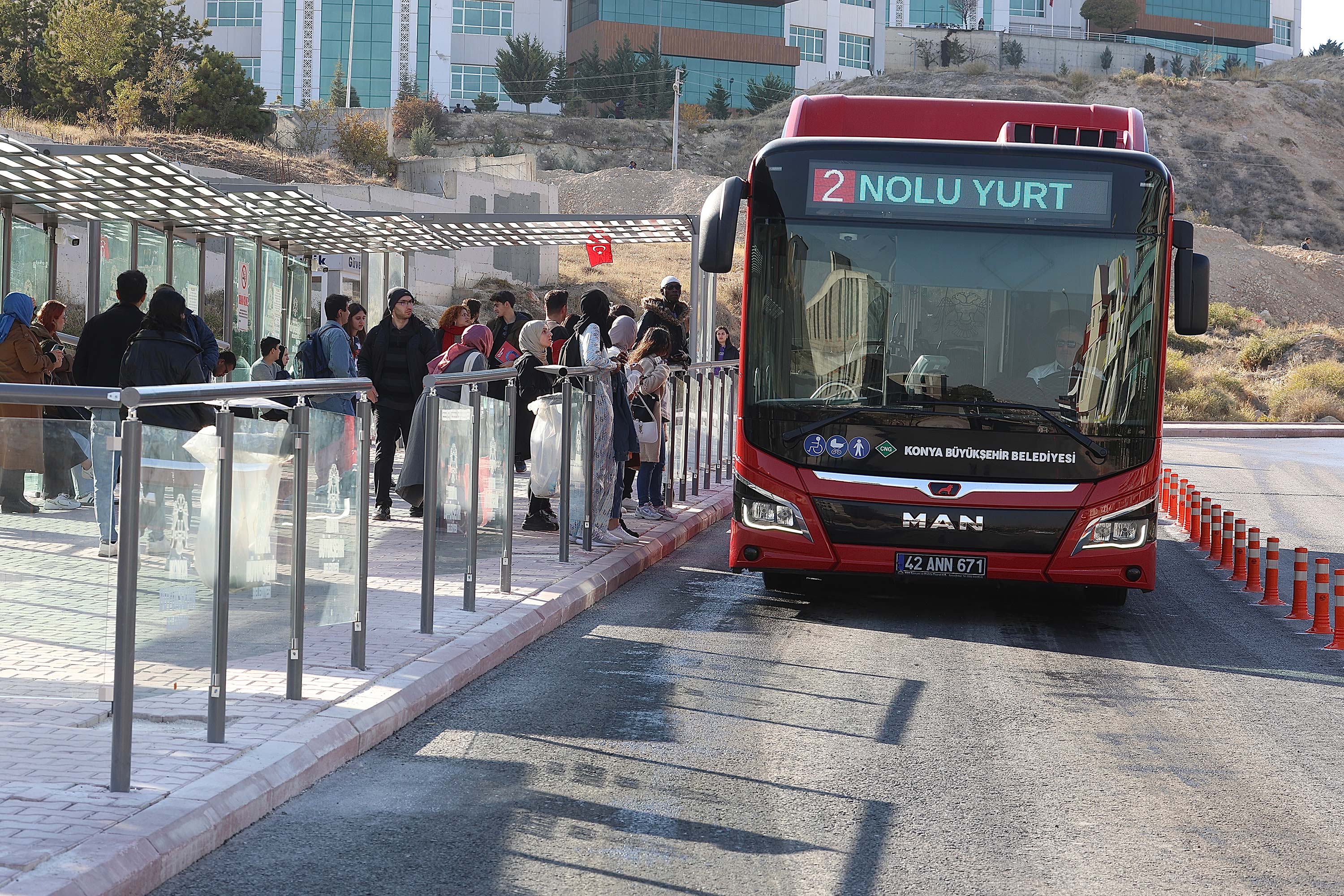 NEÜ KÖYCEĞİZ YERLEŞKESİ’NDE TURNİKE SİSTEMİNE GEÇİLEREK BEKLEME SÜRELERİ VE YAKIT TÜKETİMİ AZALTILDI