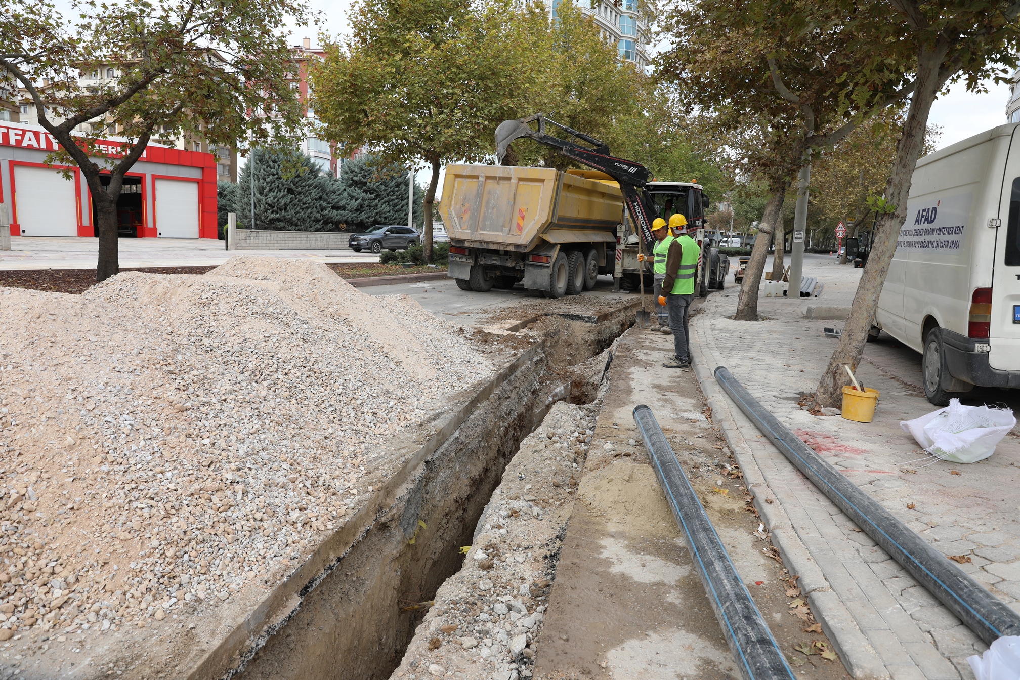 KONYA BÜYÜKŞEHİR PİREBİ MAHALLESİ AHMET ÖZCAN CADDESİ’NDE ALTYAPIYI YENİLİYOR