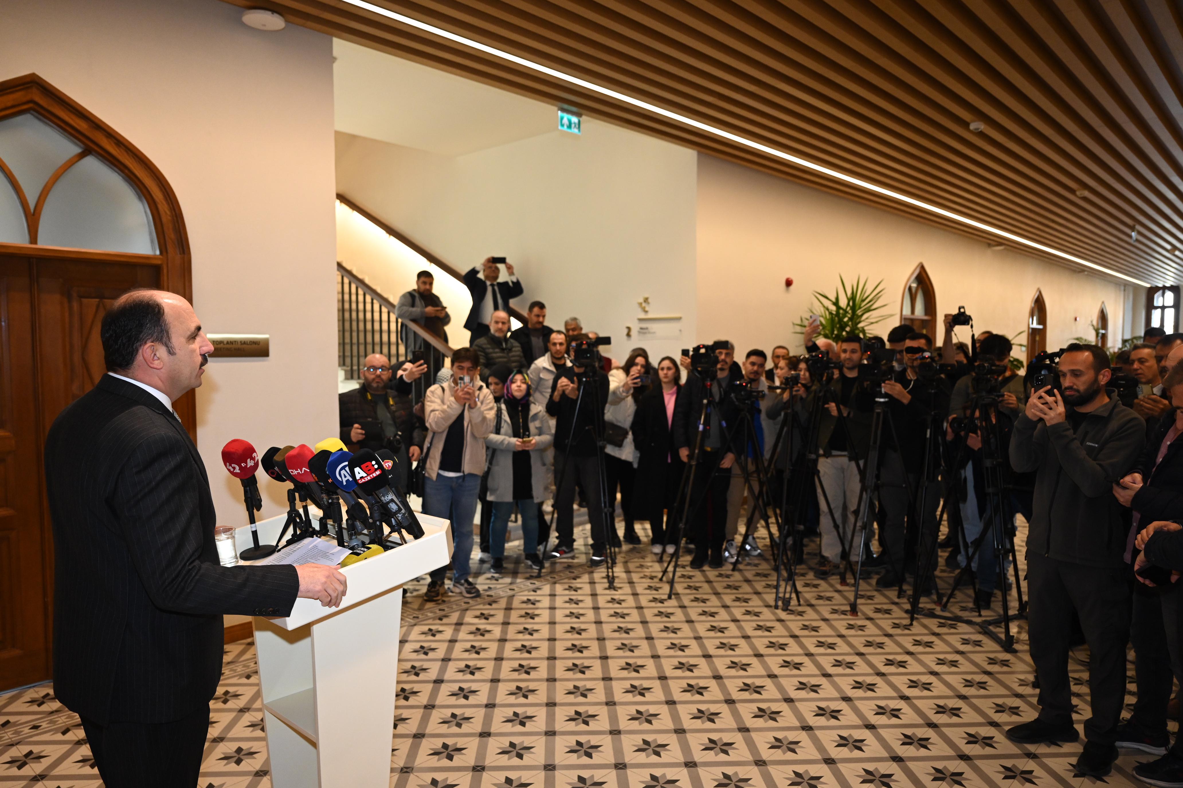 BAŞKAN ALTAY: “POLEMİK İÇİNDE OLAN BELEDİYE BAŞKANLARIMIZI HİZMET ÜRETMEYE DAVET EDİYORUM”