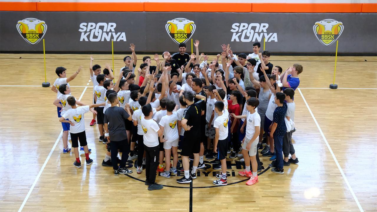 BÜYÜKŞEHİR BELEDİYESPOR BASKETBOL TAKIMI GENÇ YETENEKLERİ ARIYOR