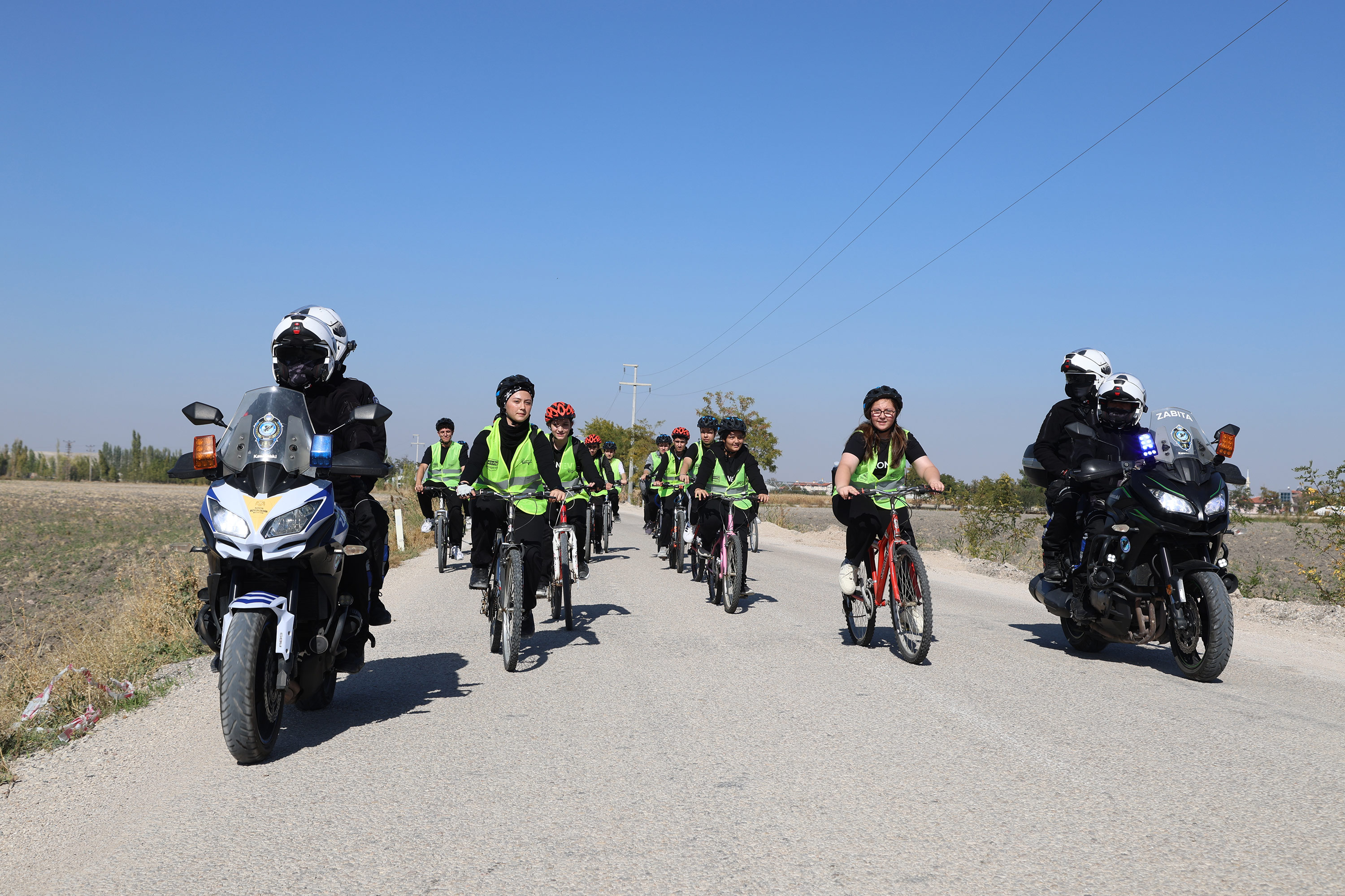 LİSE ÖĞRENCİLERİ DOĞAL VE TARİHİ GÜZELLİKLER EŞLİĞİNDE PEDAL ÇEVİRDİ