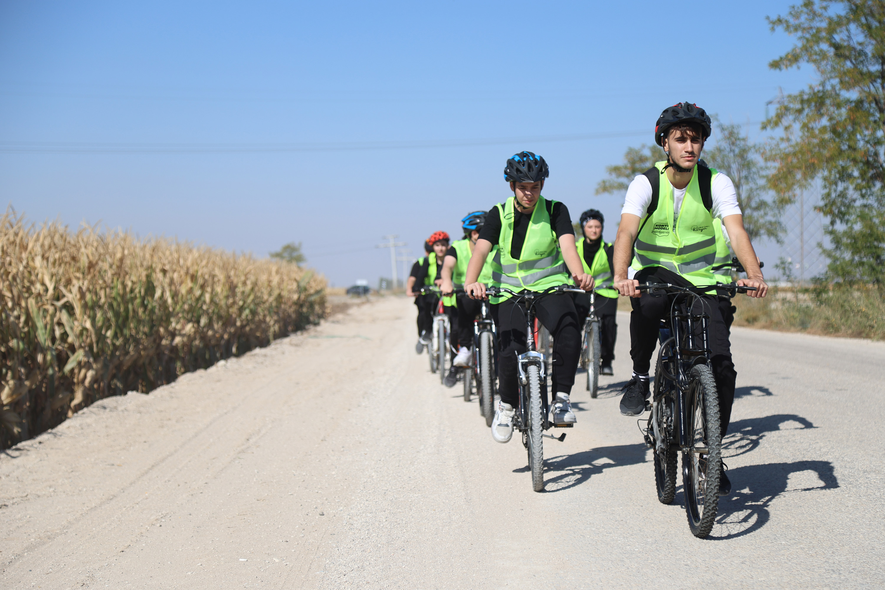 LİSE ÖĞRENCİLERİ DOĞAL VE TARİHİ GÜZELLİKLER EŞLİĞİNDE PEDAL ÇEVİRDİ