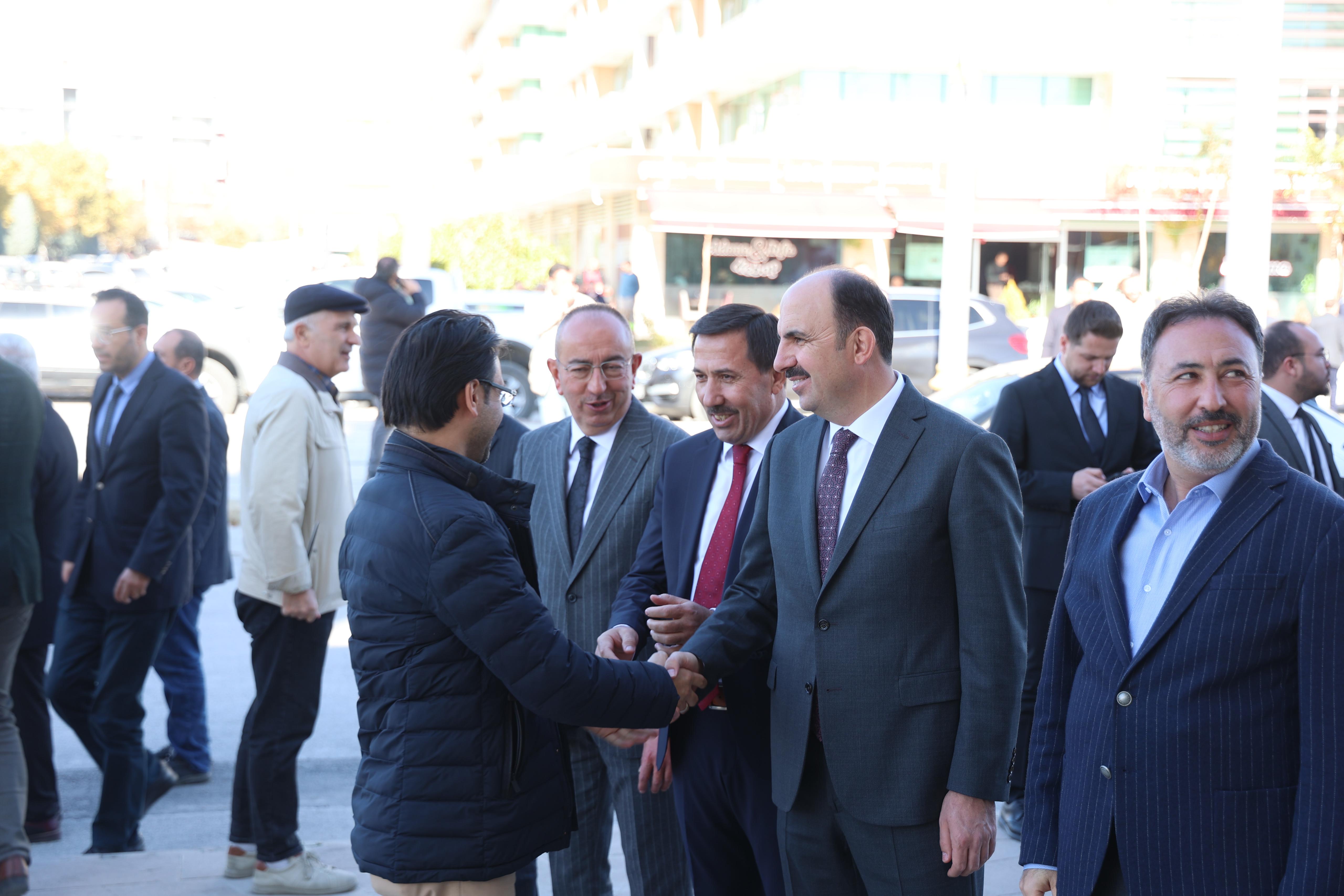 MİLLETVEKİLİ ÖZER, BAŞKAN ALTAY VE İLÇE BELEDİYE BAŞKANLARI BEYŞEHİRLİLER YAPICI CAMİİ’NDE VATANDAŞLARLA BULUŞTU