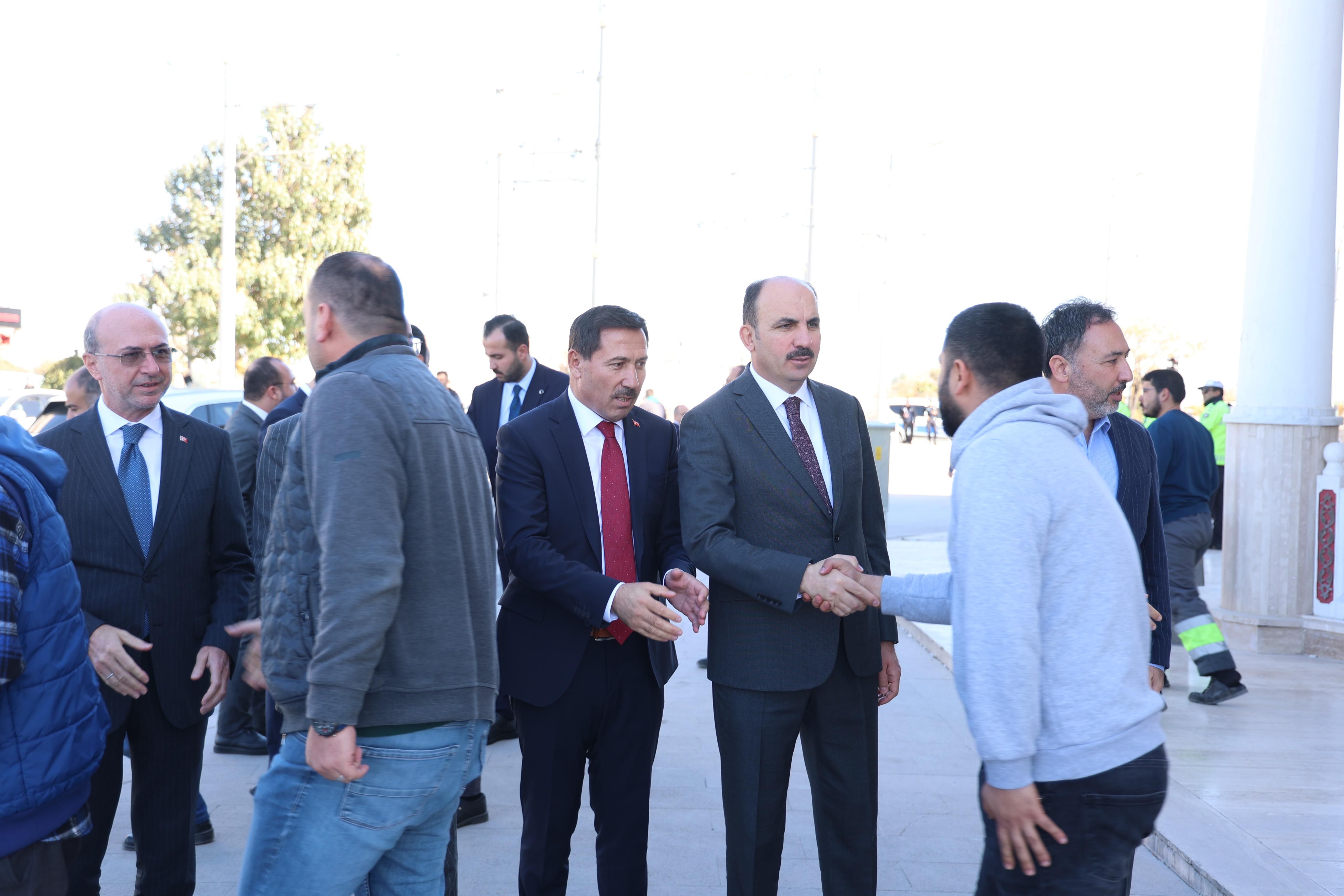 MİLLETVEKİLİ ÖZER, BAŞKAN ALTAY VE İLÇE BELEDİYE BAŞKANLARI BEYŞEHİRLİLER YAPICI CAMİİ’NDE VATANDAŞLARLA BULUŞTU