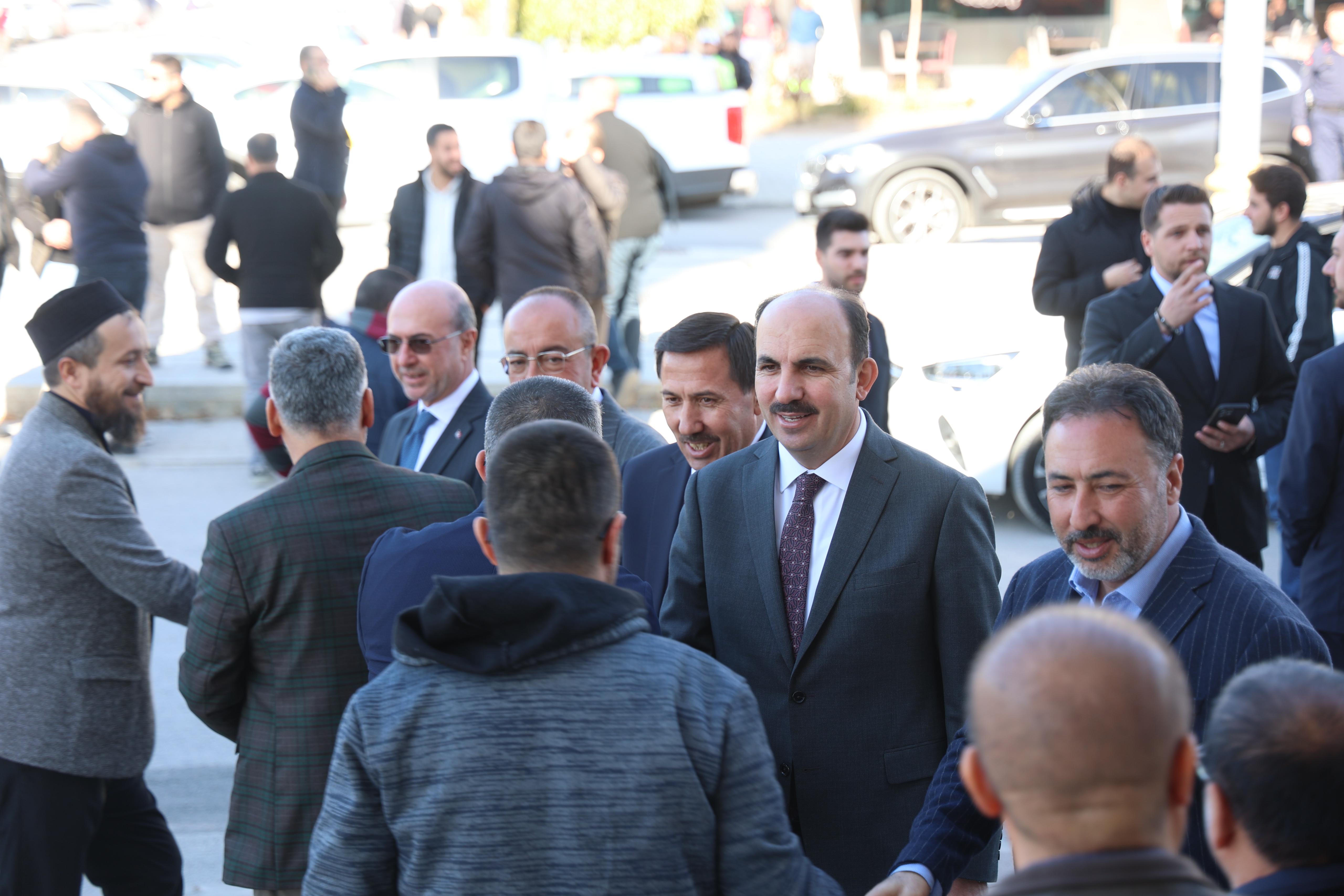 MİLLETVEKİLİ ÖZER, BAŞKAN ALTAY VE İLÇE BELEDİYE BAŞKANLARI BEYŞEHİRLİLER YAPICI CAMİİ’NDE VATANDAŞLARLA BULUŞTU