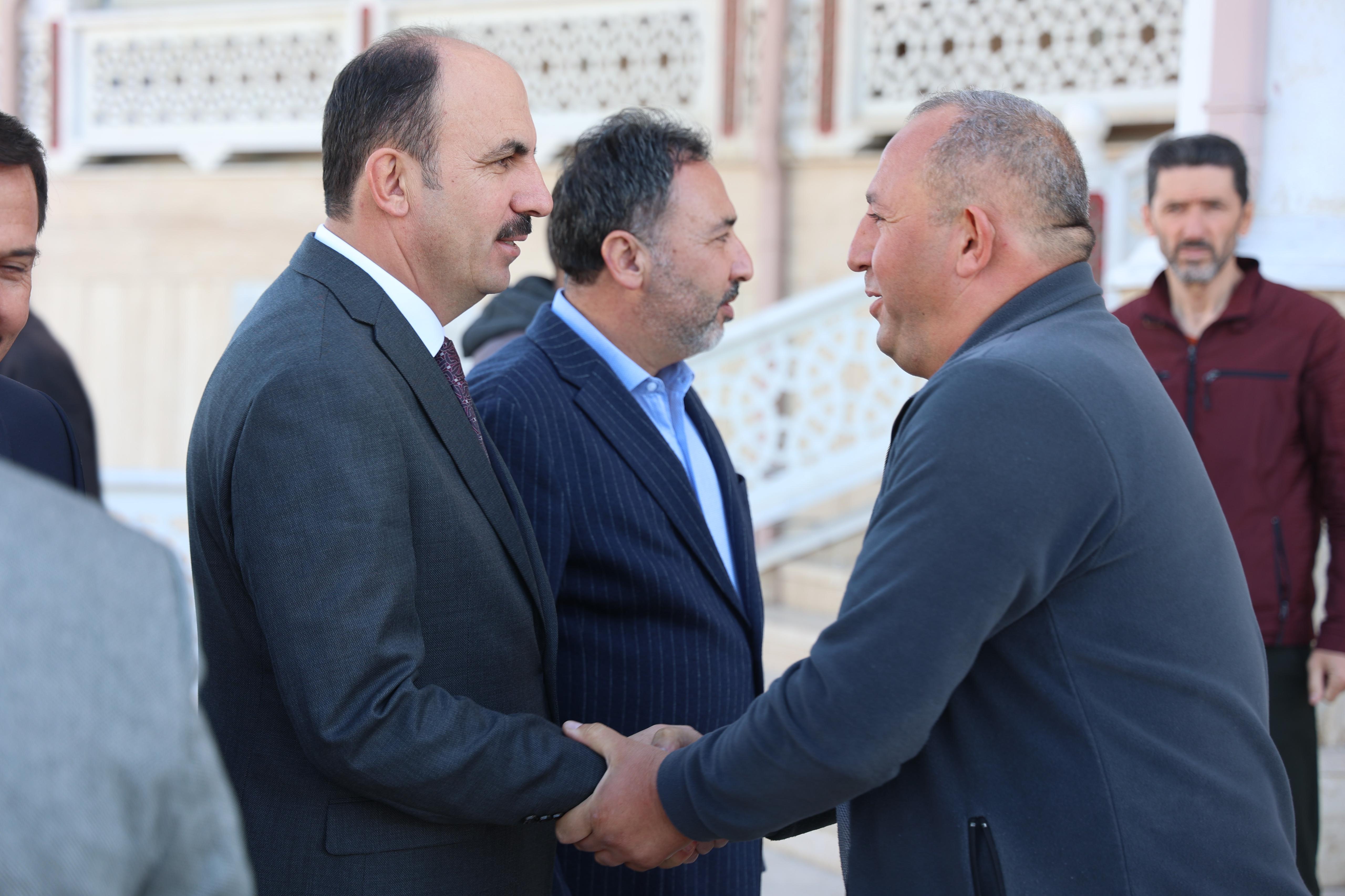 MİLLETVEKİLİ ÖZER, BAŞKAN ALTAY VE İLÇE BELEDİYE BAŞKANLARI BEYŞEHİRLİLER YAPICI CAMİİ’NDE VATANDAŞLARLA BULUŞTU