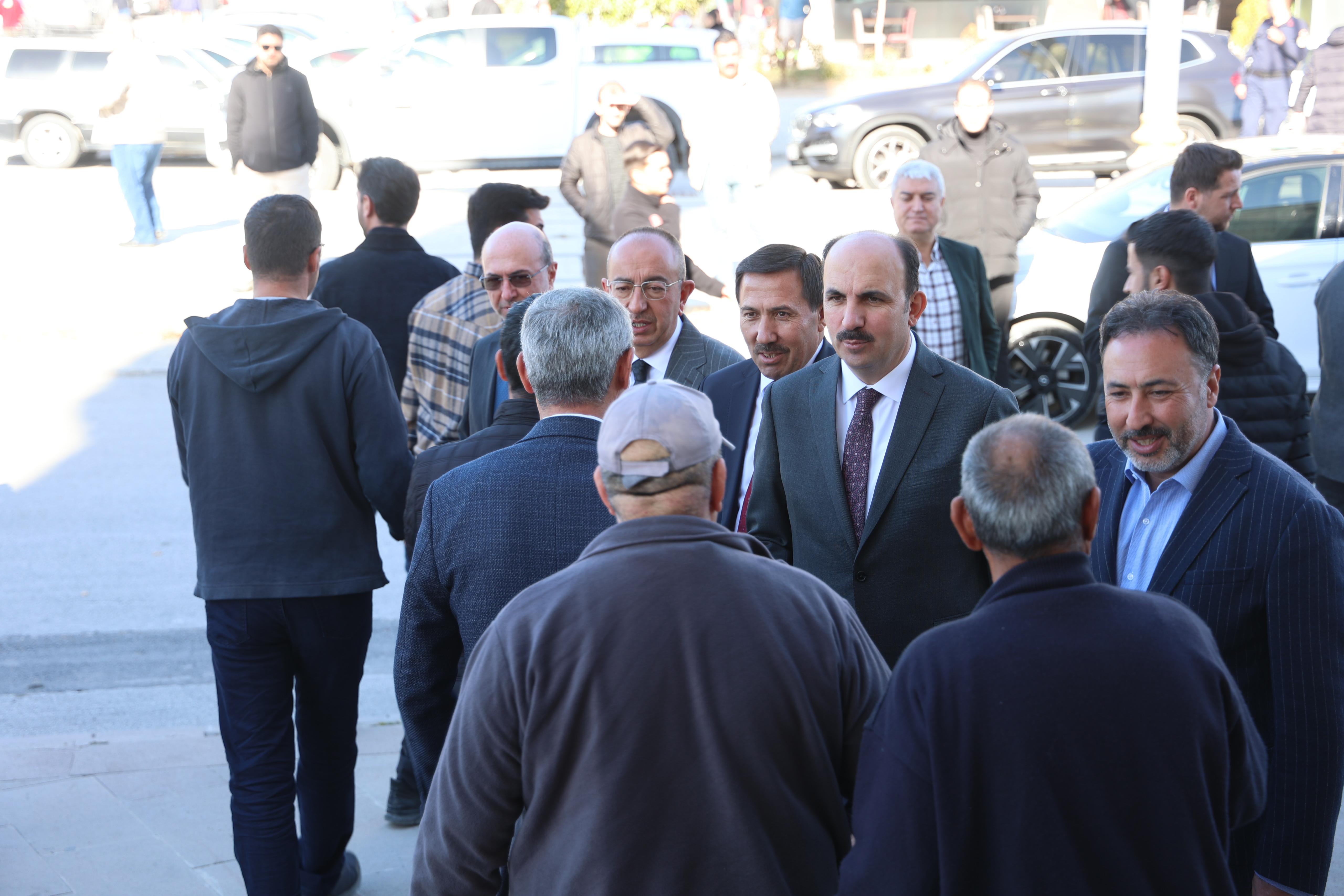 MİLLETVEKİLİ ÖZER, BAŞKAN ALTAY VE İLÇE BELEDİYE BAŞKANLARI BEYŞEHİRLİLER YAPICI CAMİİ’NDE VATANDAŞLARLA BULUŞTU