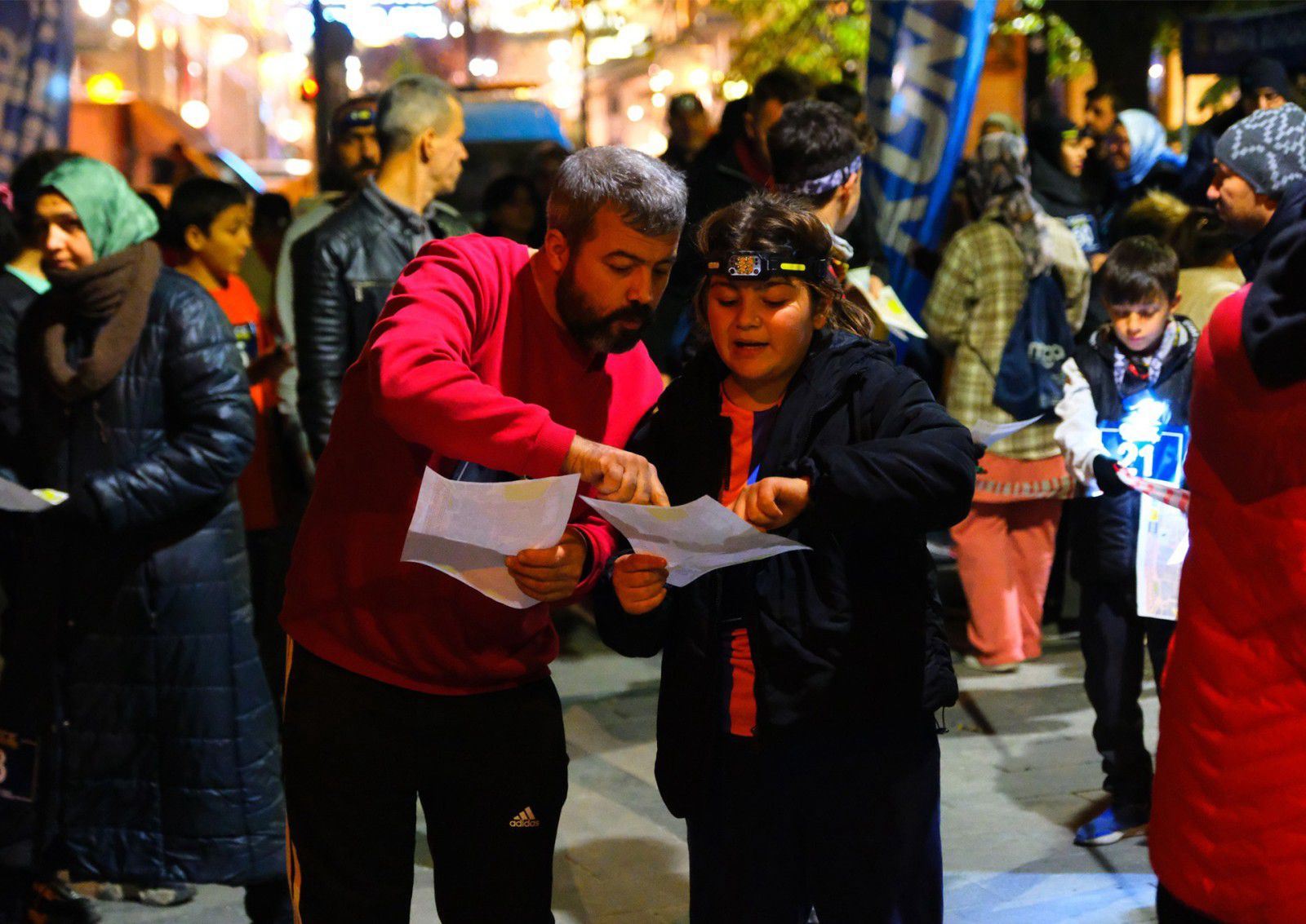 KONYA'DA AİLELER GECE ORYANTİRİNGİ HEYECANI YAŞADI