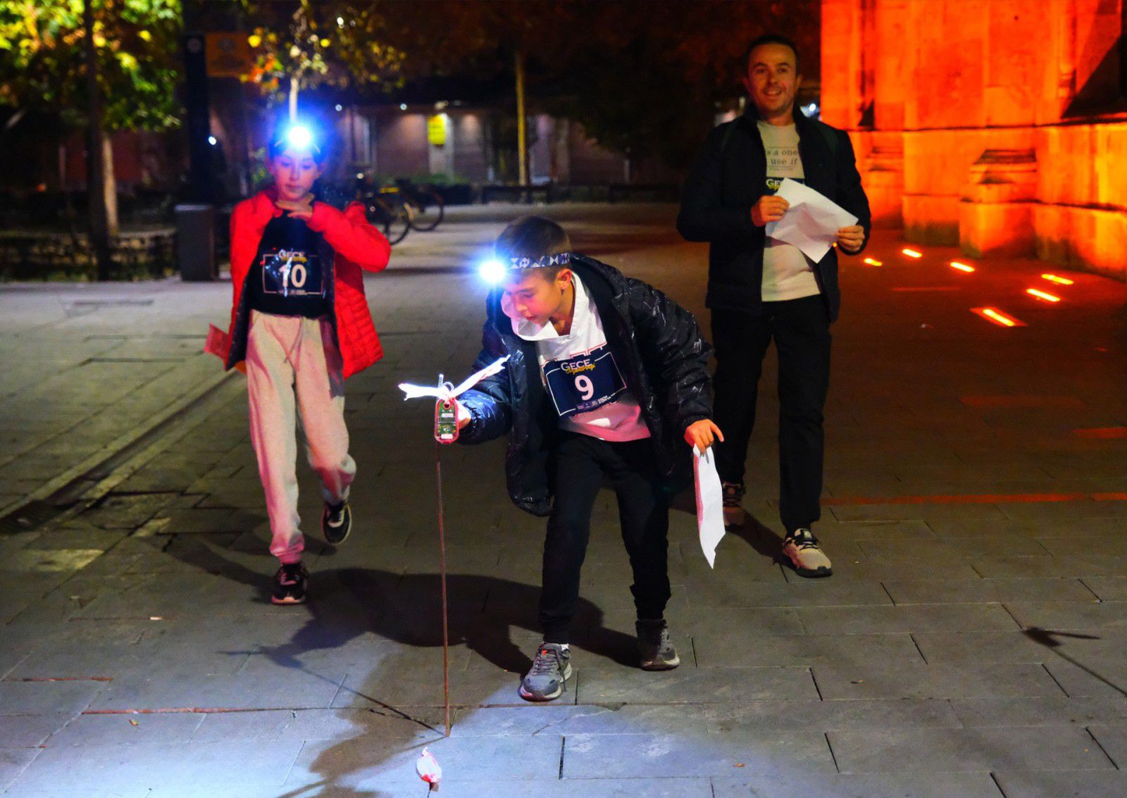 KONYA'DA AİLELER GECE ORYANTİRİNGİ HEYECANI YAŞADI