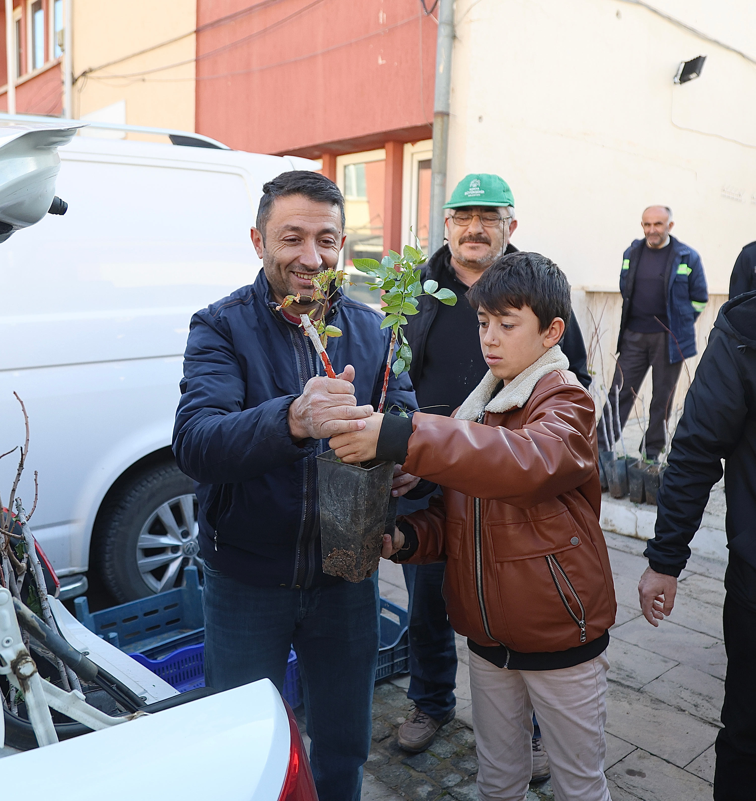 BAŞKAN ALTAY: “PİLOT 3 İLÇEMİZDE ÇİFTÇİLERİMİZE ANTEP FISTIĞI FİDANI DESTEĞİNDE BULUNDUK”