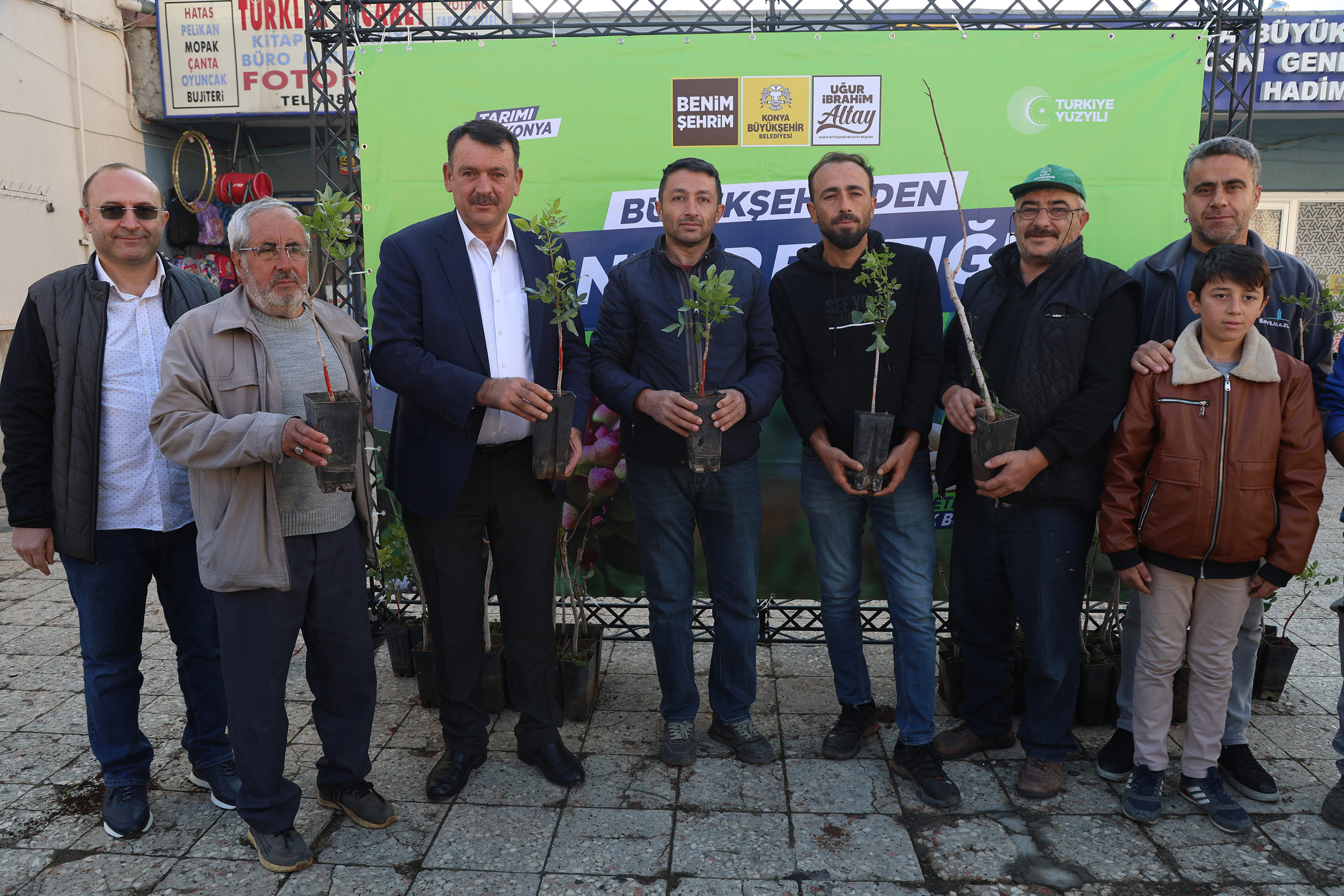 BAŞKAN ALTAY: “PİLOT 3 İLÇEMİZDE ÇİFTÇİLERİMİZE ANTEP FISTIĞI FİDANI DESTEĞİNDE BULUNDUK”