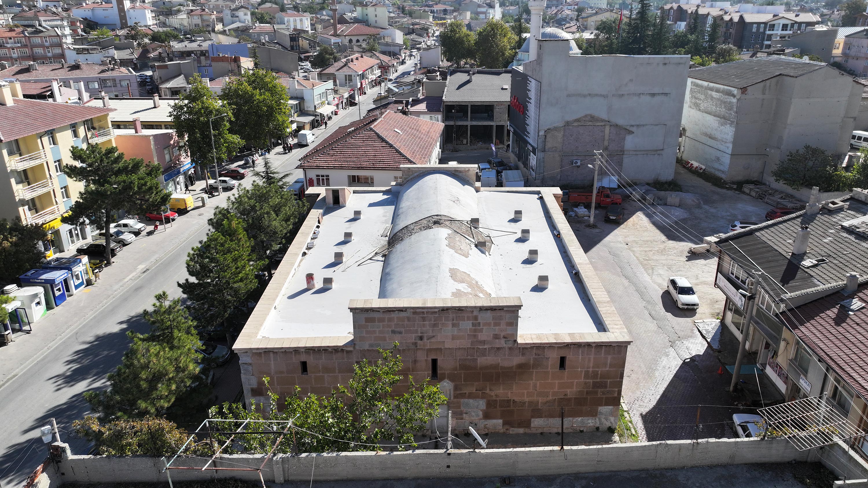 KONYA BÜYÜKŞEHİR KADINHANI’NDAKİ SELÇUKLU MİRASI KERVANSARAYI İHYA EDİYOR