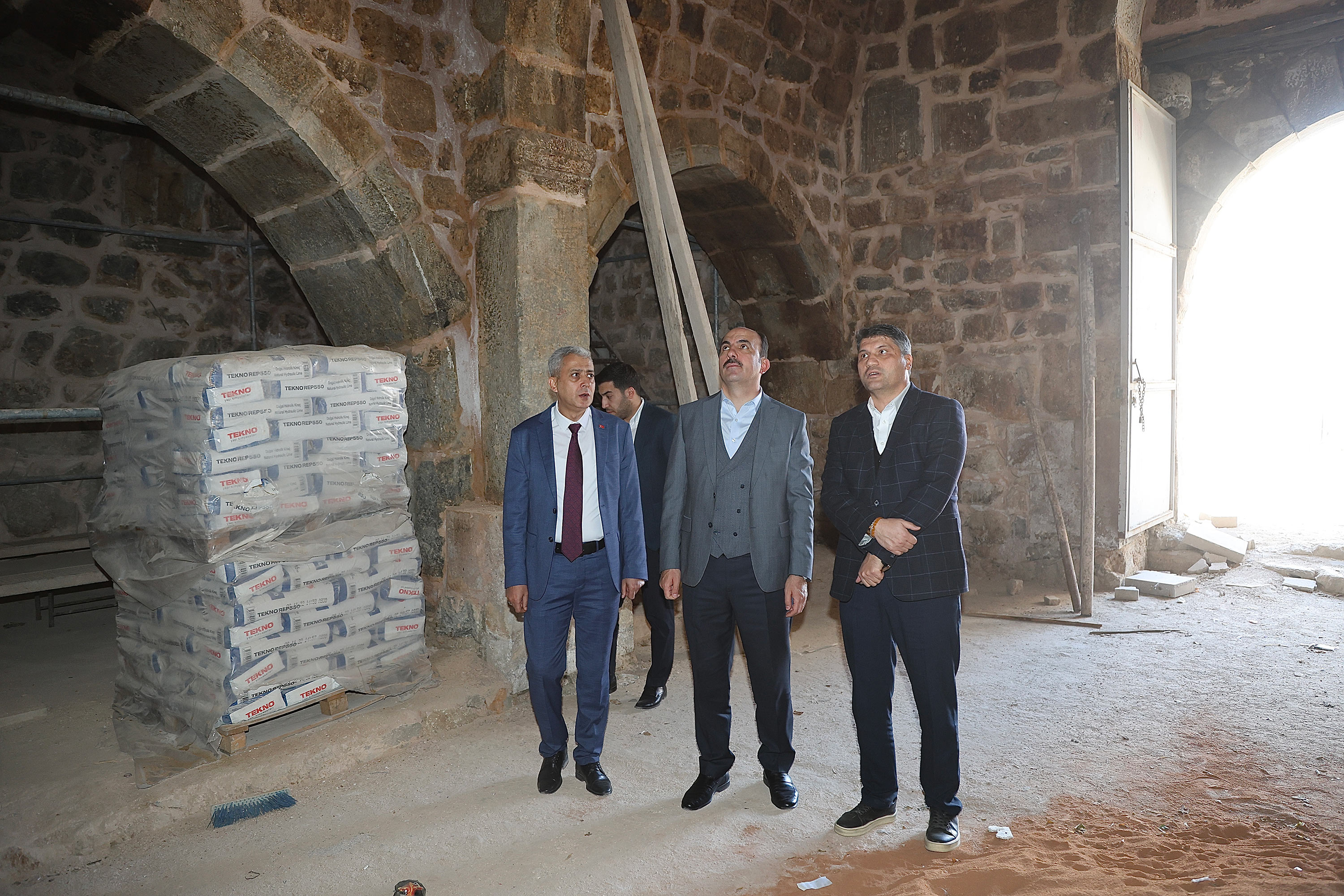 KONYA BÜYÜKŞEHİR KADINHANI’NDAKİ SELÇUKLU MİRASI KERVANSARAYI İHYA EDİYOR