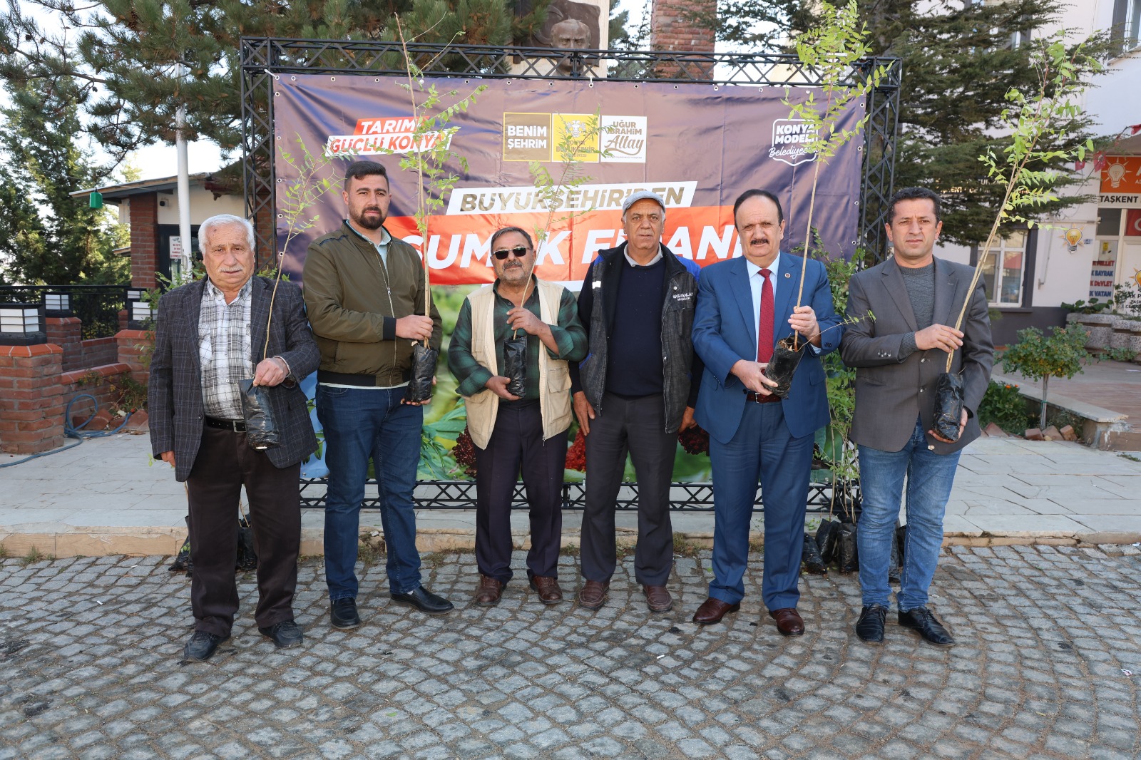 KONYA BÜYÜKŞEHİR BELEDİYESİ’NDEN ÇİFTÇİYE SUMAK FİDANI DESTEĞİ