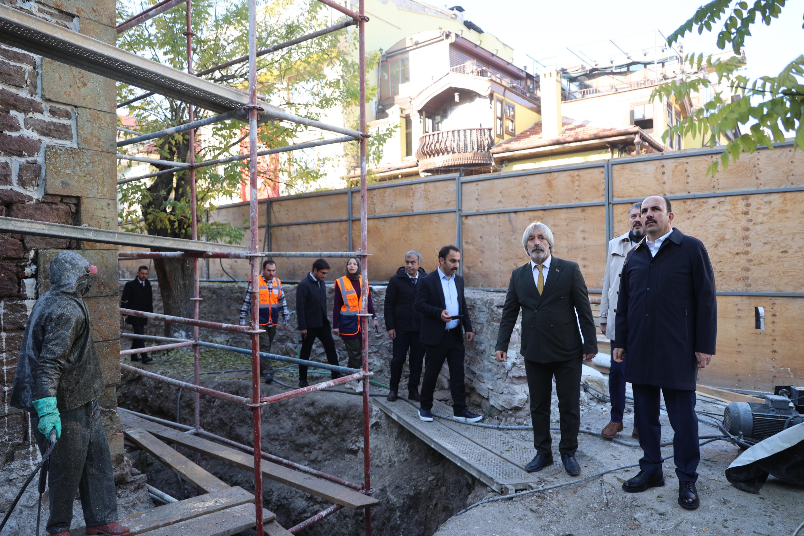 BAŞKAN ALTAY İKİ ÖNEMLİ SELÇUKLU ESERİNDEKİ RESTORASYON ÇALIŞMALARINI İNCELEDİ