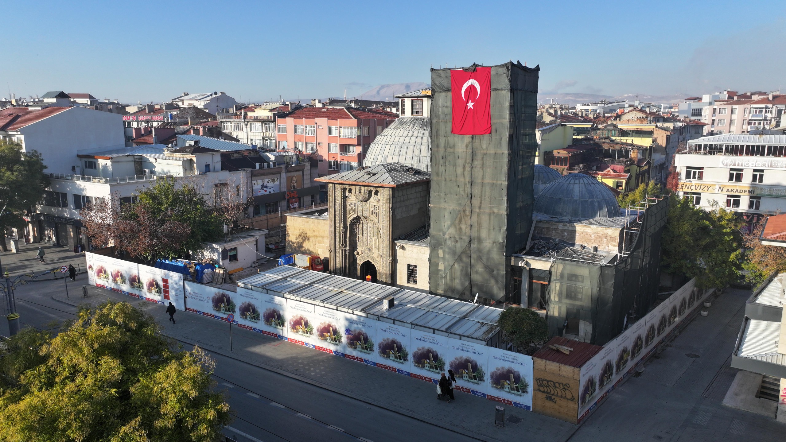 BAŞKAN ALTAY İKİ ÖNEMLİ SELÇUKLU ESERİNDEKİ RESTORASYON ÇALIŞMALARINI İNCELEDİ