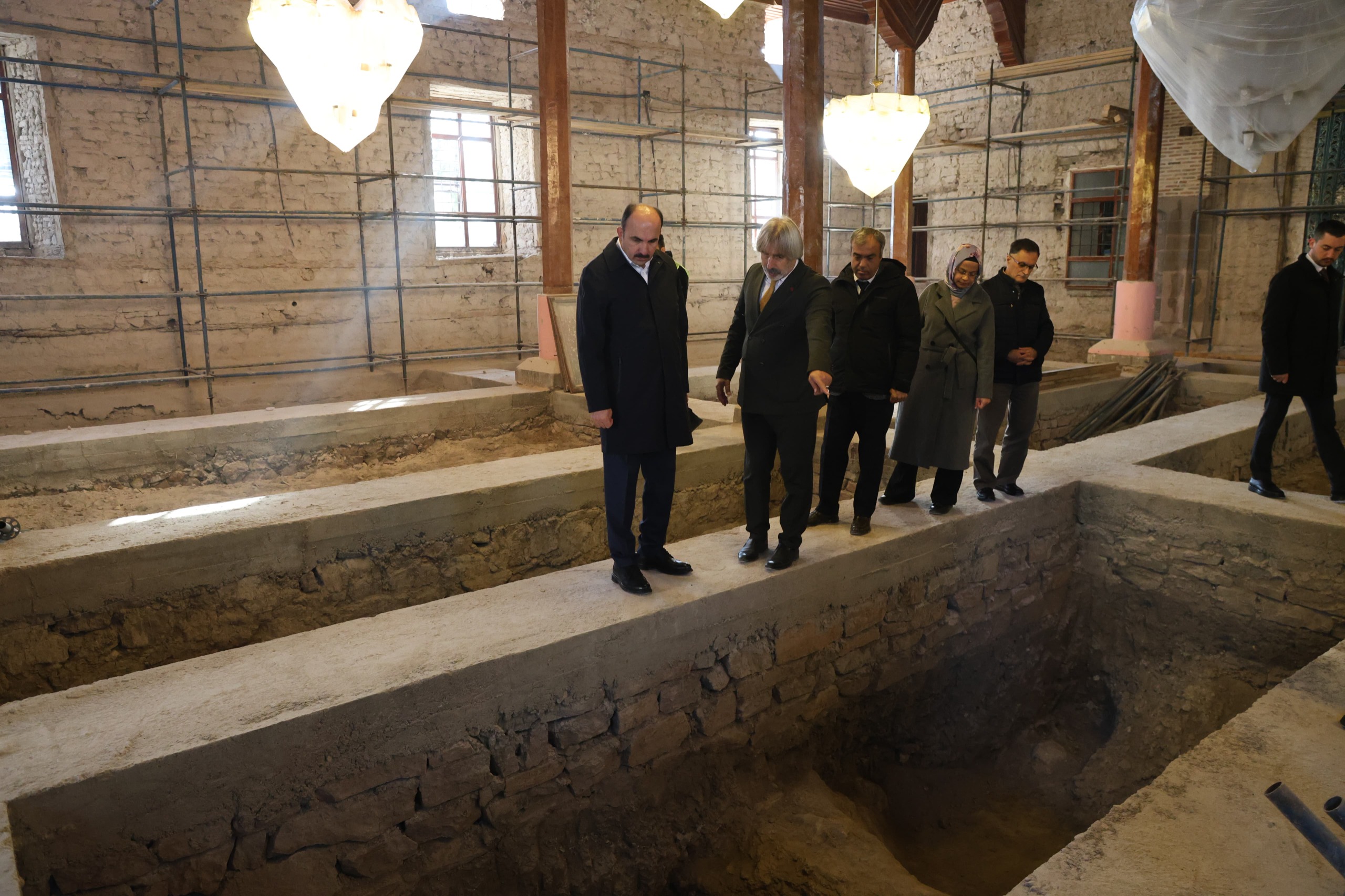 BAŞKAN ALTAY İKİ ÖNEMLİ SELÇUKLU ESERİNDEKİ RESTORASYON ÇALIŞMALARINI İNCELEDİ