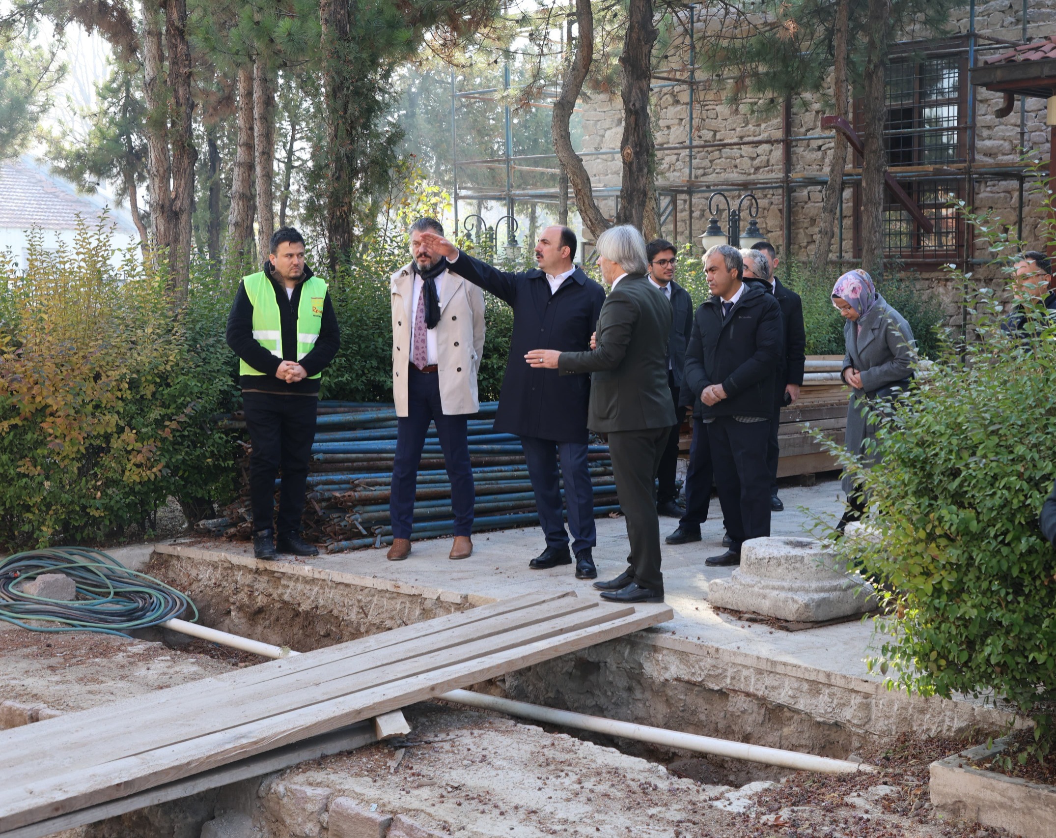BAŞKAN ALTAY İKİ ÖNEMLİ SELÇUKLU ESERİNDEKİ RESTORASYON ÇALIŞMALARINI İNCELEDİ