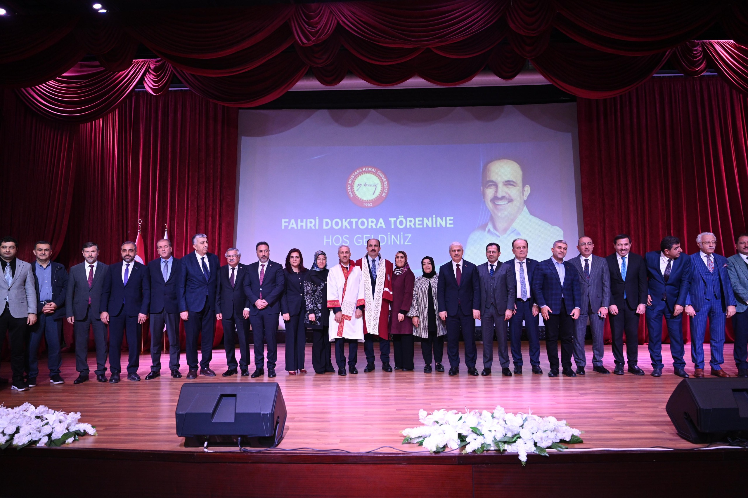 DEPREM SONRASI GÖNÜLLERE GİREN BAŞKAN ALTAY’A HATAY’DA FAHRİ DOKTORA ÜNVANI VERİLDİ
