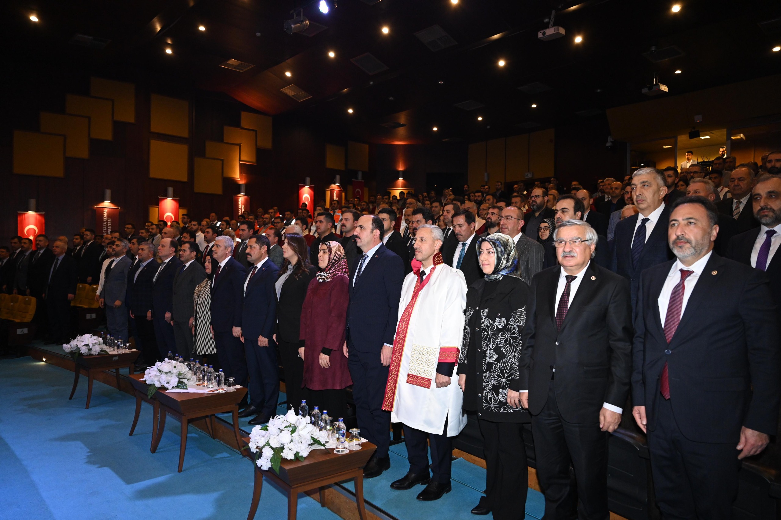 DEPREM SONRASI GÖNÜLLERE GİREN BAŞKAN ALTAY’A HATAY’DA FAHRİ DOKTORA ÜNVANI VERİLDİ