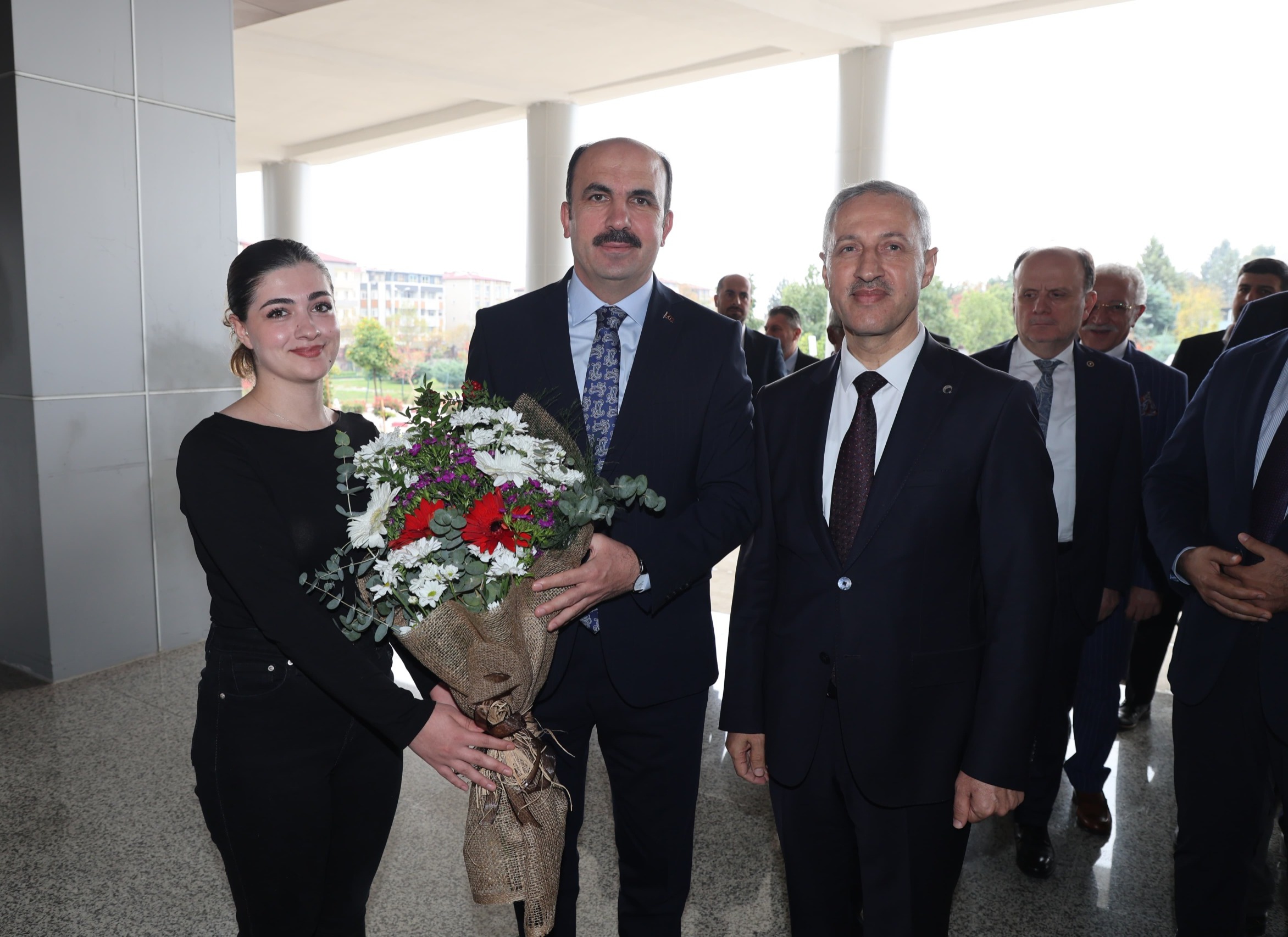 DEPREM SONRASI GÖNÜLLERE GİREN BAŞKAN ALTAY’A HATAY’DA FAHRİ DOKTORA ÜNVANI VERİLDİ