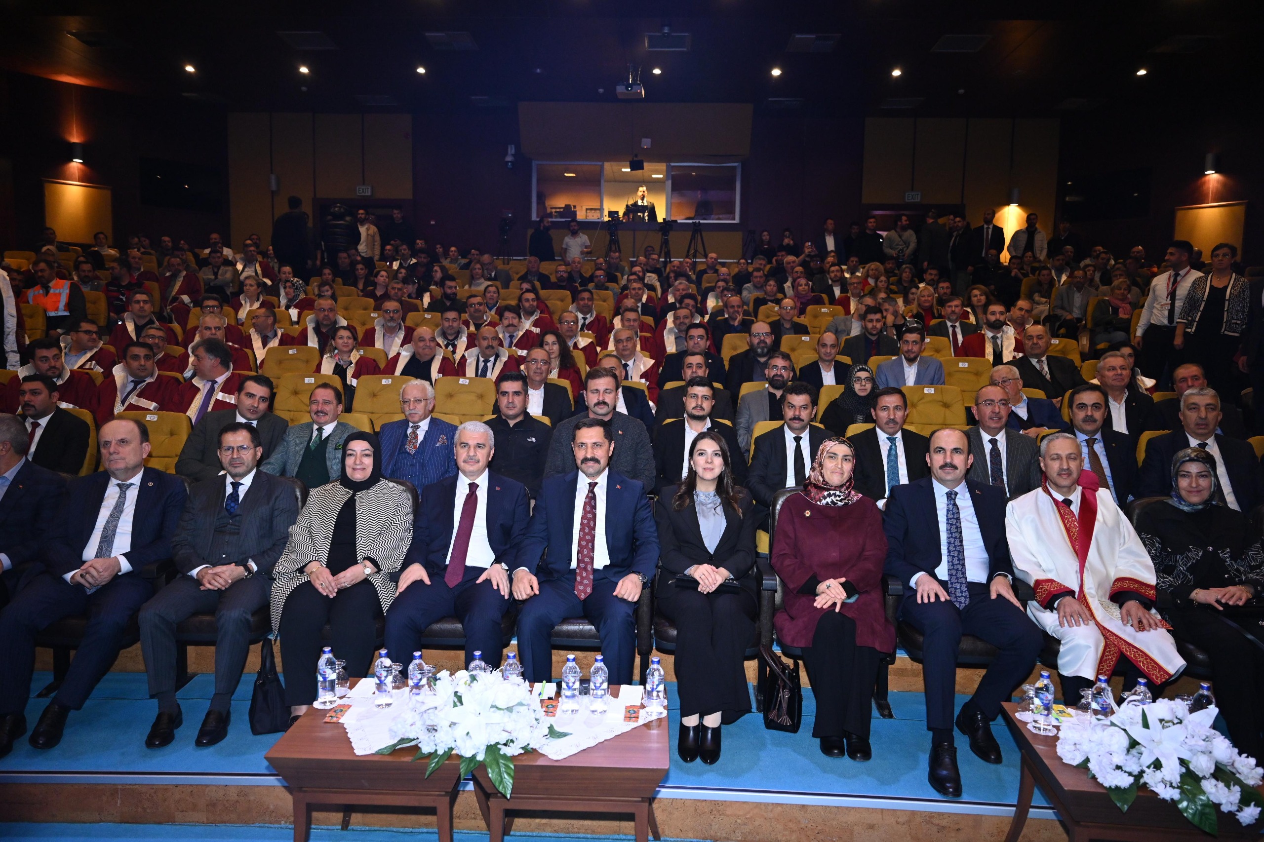 DEPREM SONRASI GÖNÜLLERE GİREN BAŞKAN ALTAY’A HATAY’DA FAHRİ DOKTORA ÜNVANI VERİLDİ