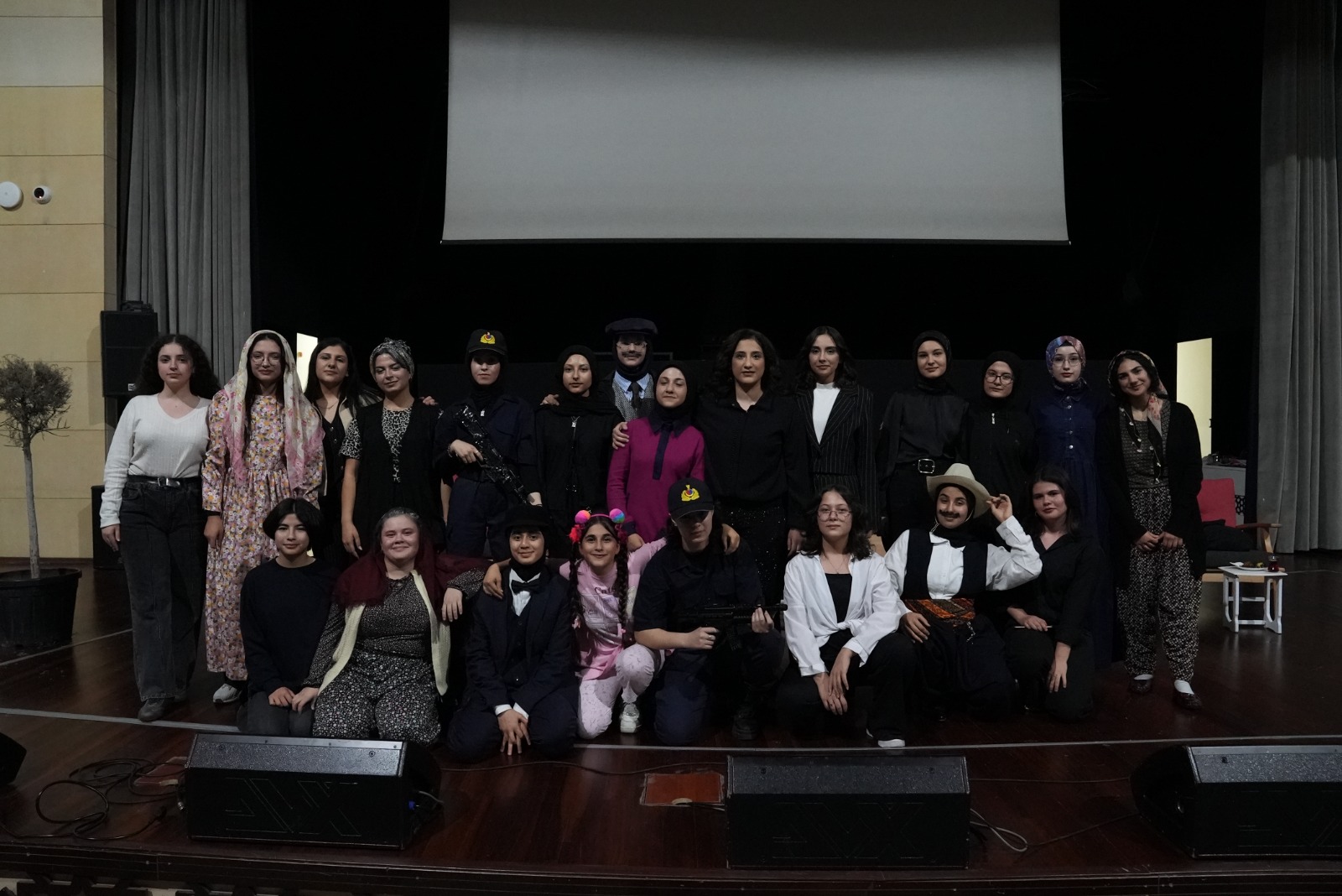 KONYA BÜYÜKŞEHİR, BİLGEHANELER VE LİSE MEDENİYET AKADEMİLERİ İLE ÖĞRENCİLERİN YANINDA