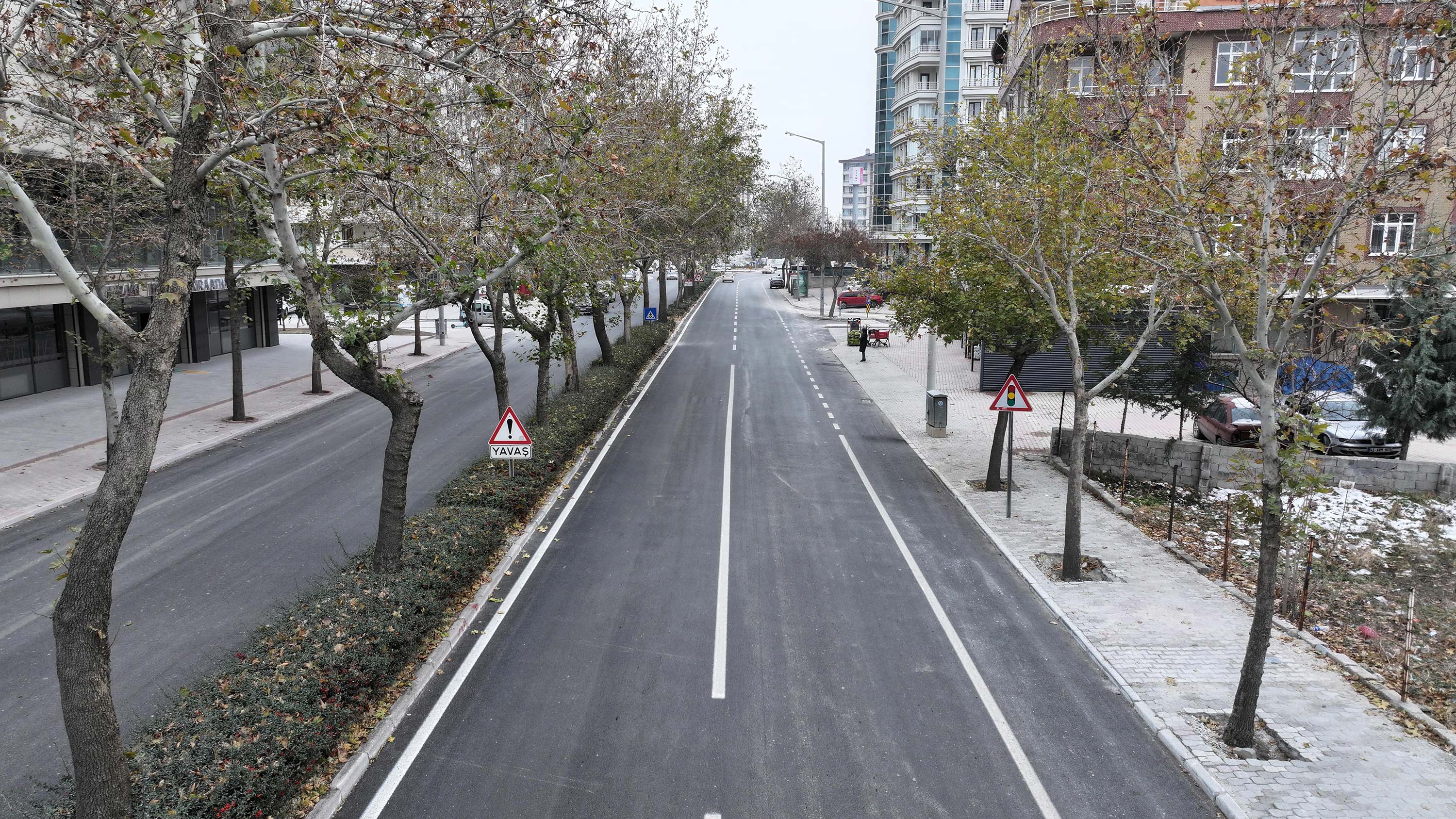 BAŞKAN ALTAY: “AHMET ÖZCAN CADDESİ’NDE 2,6 KM’LİK SICAK ASFALT ÇALIŞMASINI TAMAMLADIK”