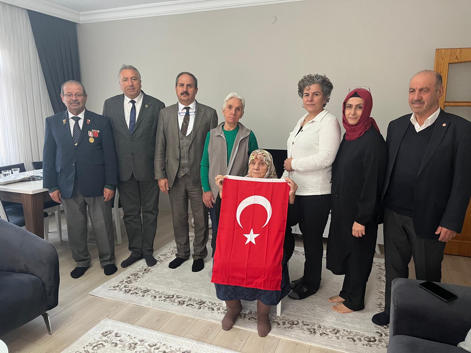 KONYA BÜYÜKŞEHİR ŞEHİT ÖĞRETMENLERİN AİLELERİNİ UNUTMADI