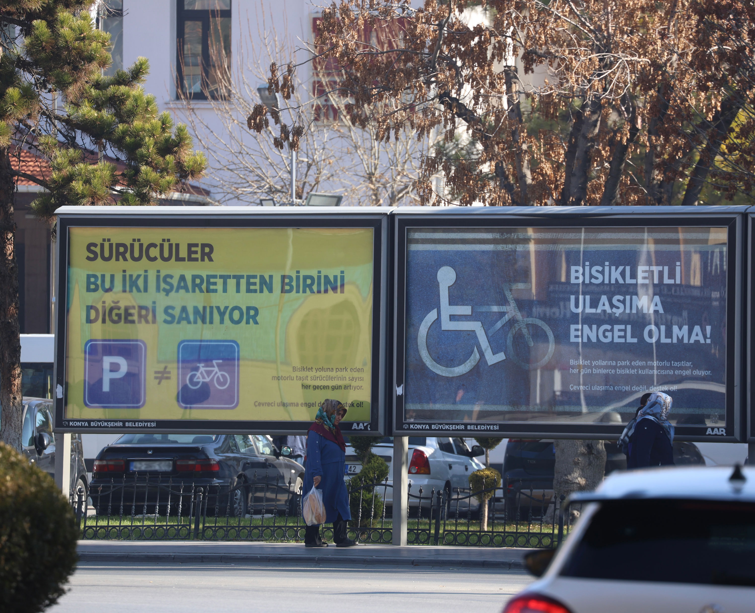 KONYA'DA BİSİKLET SEVERLER BİSİKLET YOLU İŞGALLERİNE DİKKAT ÇEKTİ