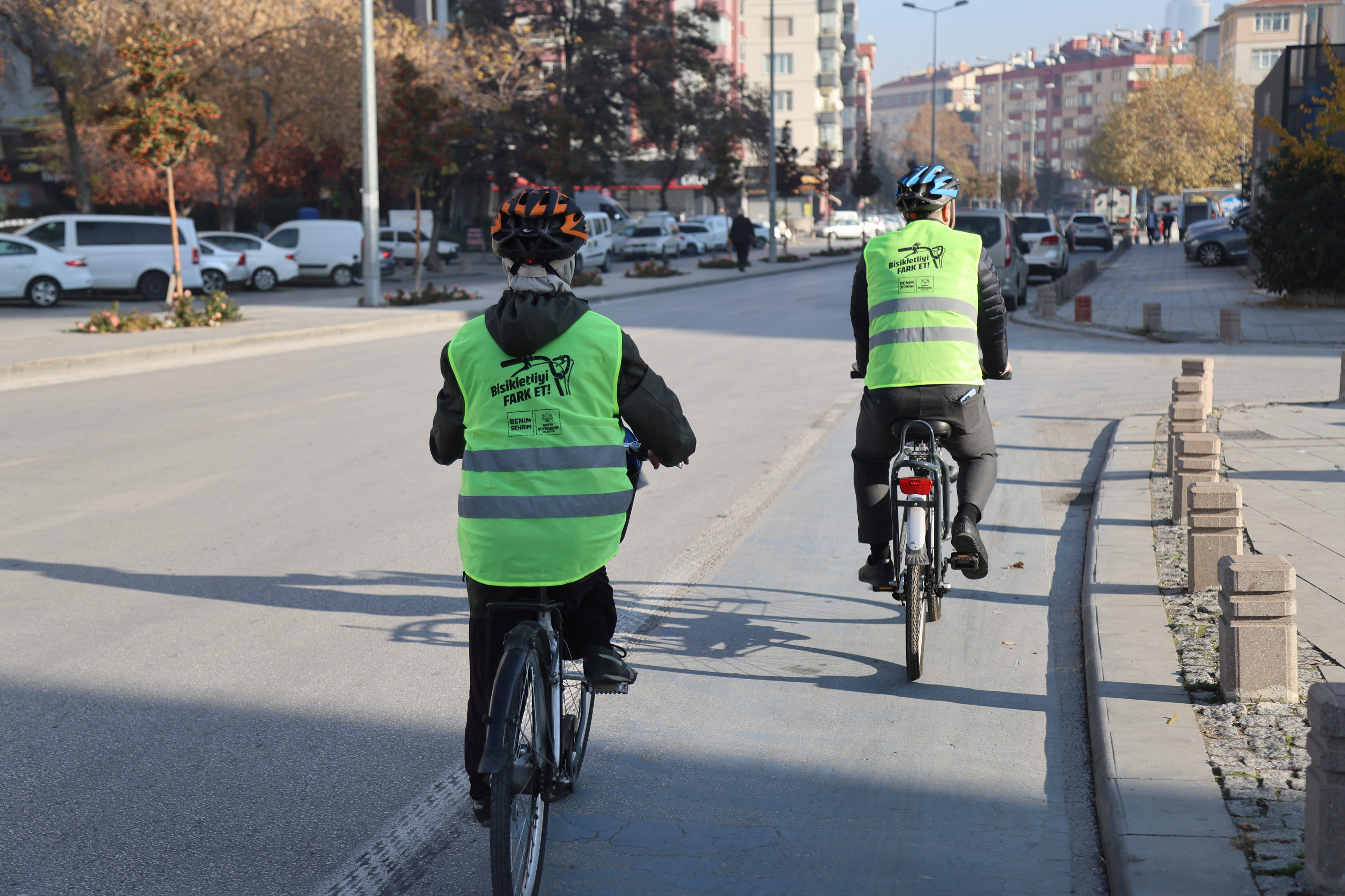 KONYA'DA BİSİKLET SEVERLER BİSİKLET YOLU İŞGALLERİNE DİKKAT ÇEKTİ