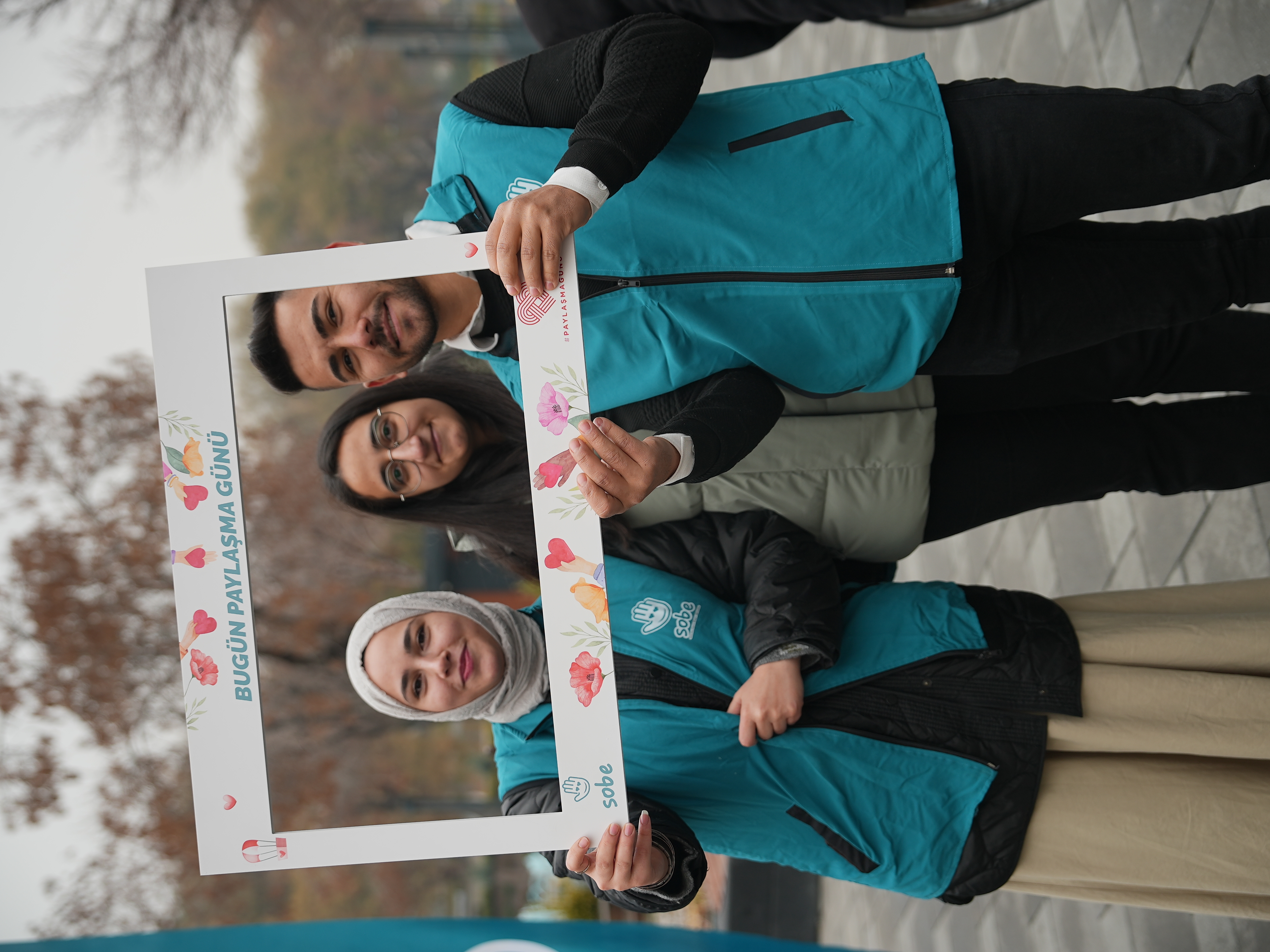 KONYA BÜYÜKŞEHİR BELEDİYESİ VE SOBE’DEN “PAYLAŞMA GÜNÜ”NDE TRAMVAYDA DİKKAT ÇEKEN ETKİNLİK