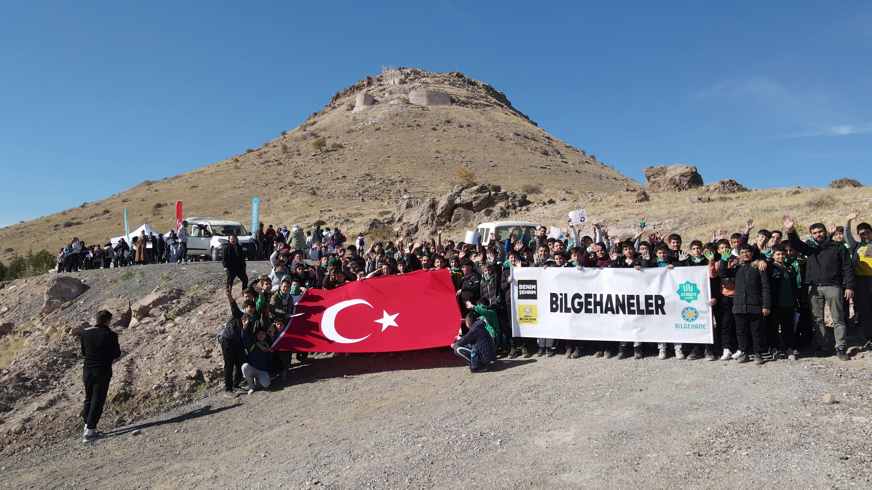BİLGEHANELERİN 8. SINIF ÖĞRENCİLERİ TAKKELİ DAĞ’DA ZİRVE YOLCULUĞU DENEYİMİ YAŞADI